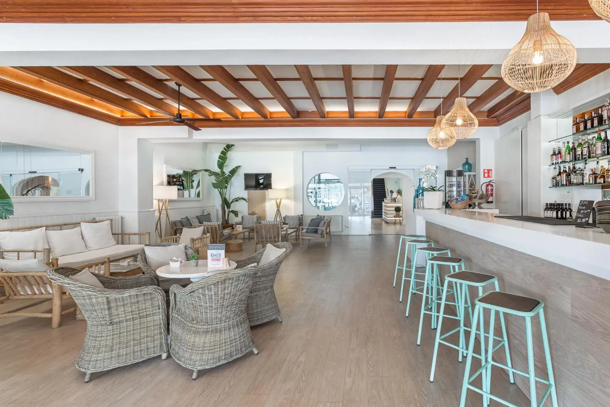 Lounge or bar in FERGUS Style Soller Beach Lounge or bar in FERGUS Style Soller Beach