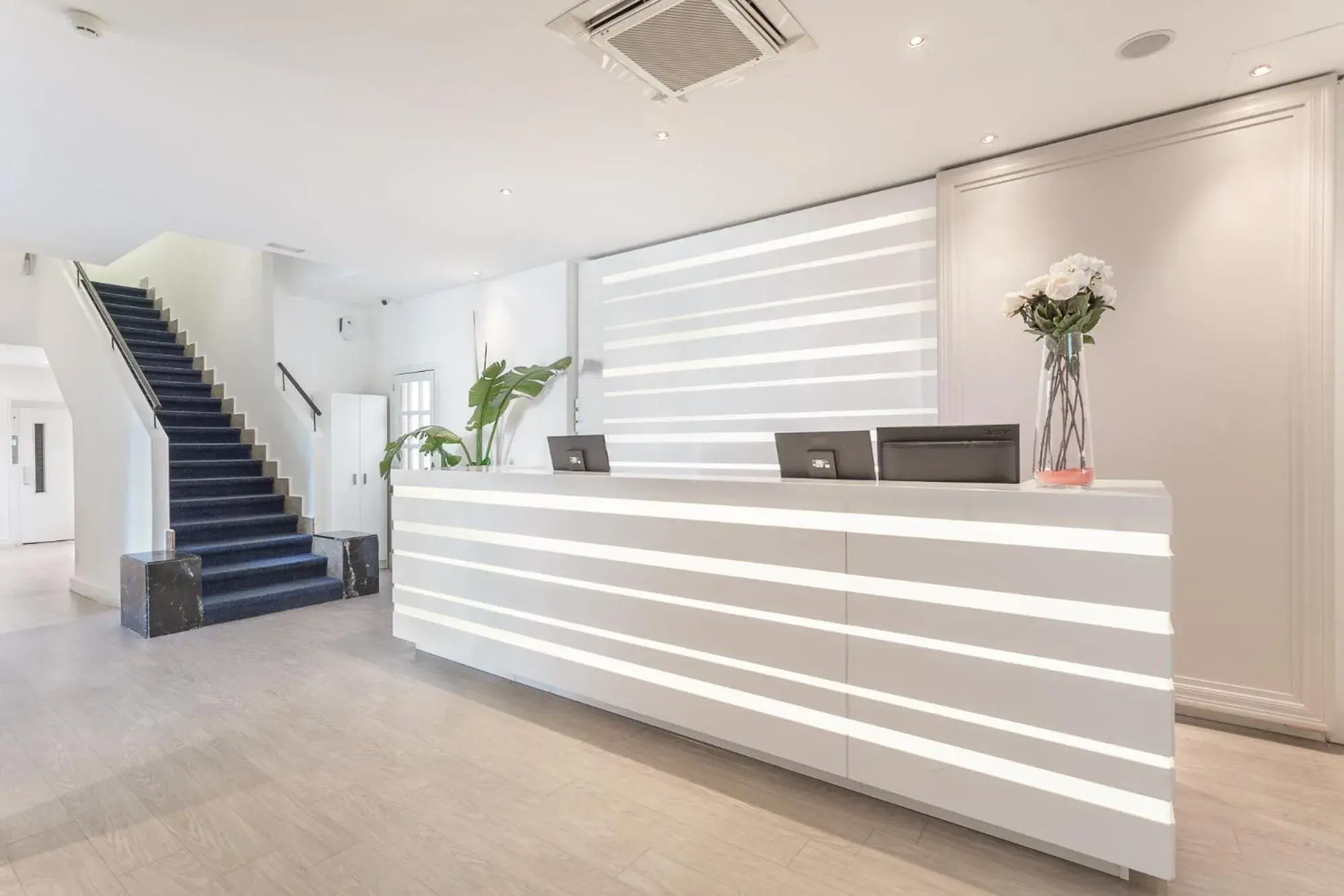 Lobby or reception in FERGUS Style Soller Beach Lobby or reception in FERGUS Style Soller Beach