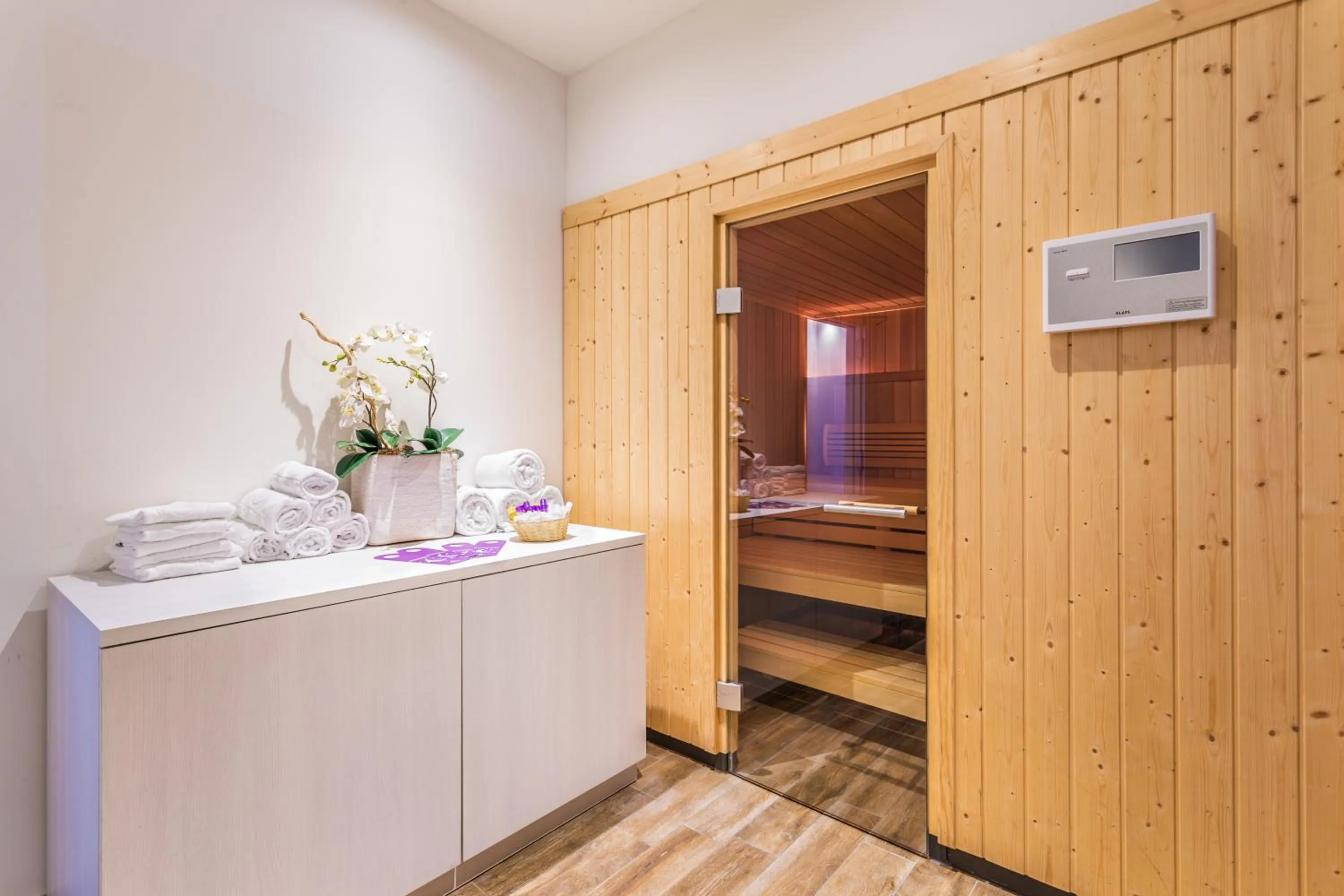 Sauna, Bed in FERGUS Style Soller Beach