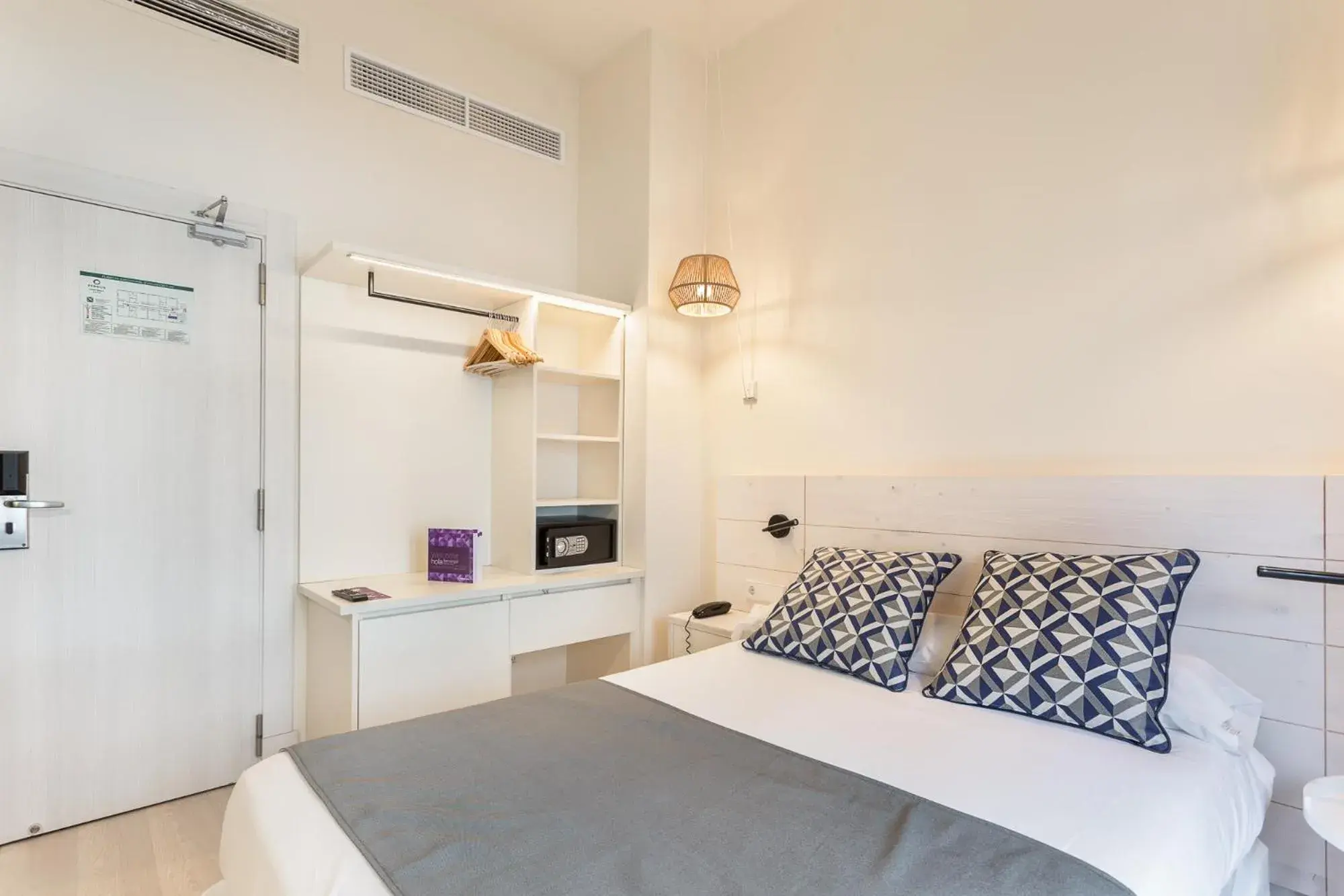 Photo of the whole room, Bed in FERGUS Style Soller Beach Photo of the whole room, Bed in FERGUS Style Soller Beach