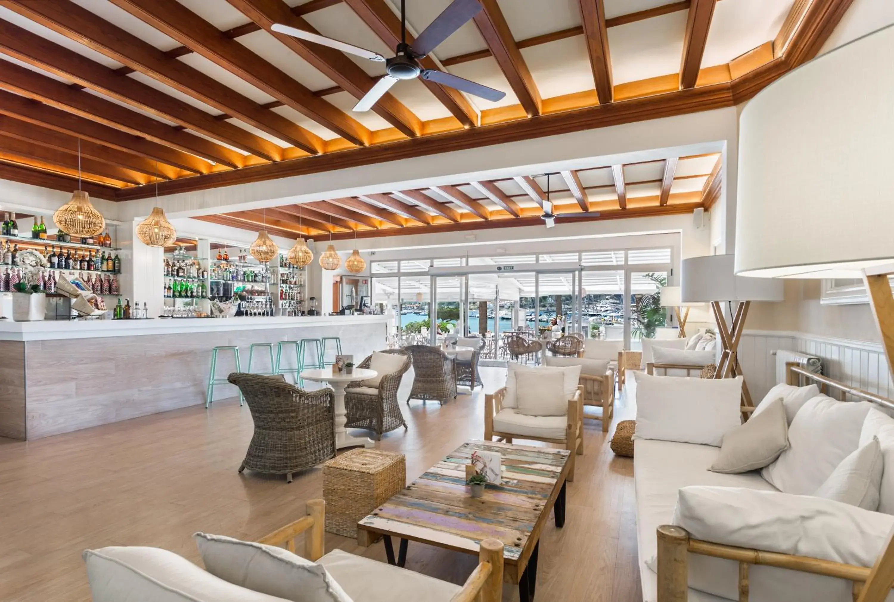 Lounge or bar in FERGUS Style Soller Beach Lounge or bar in FERGUS Style Soller Beach