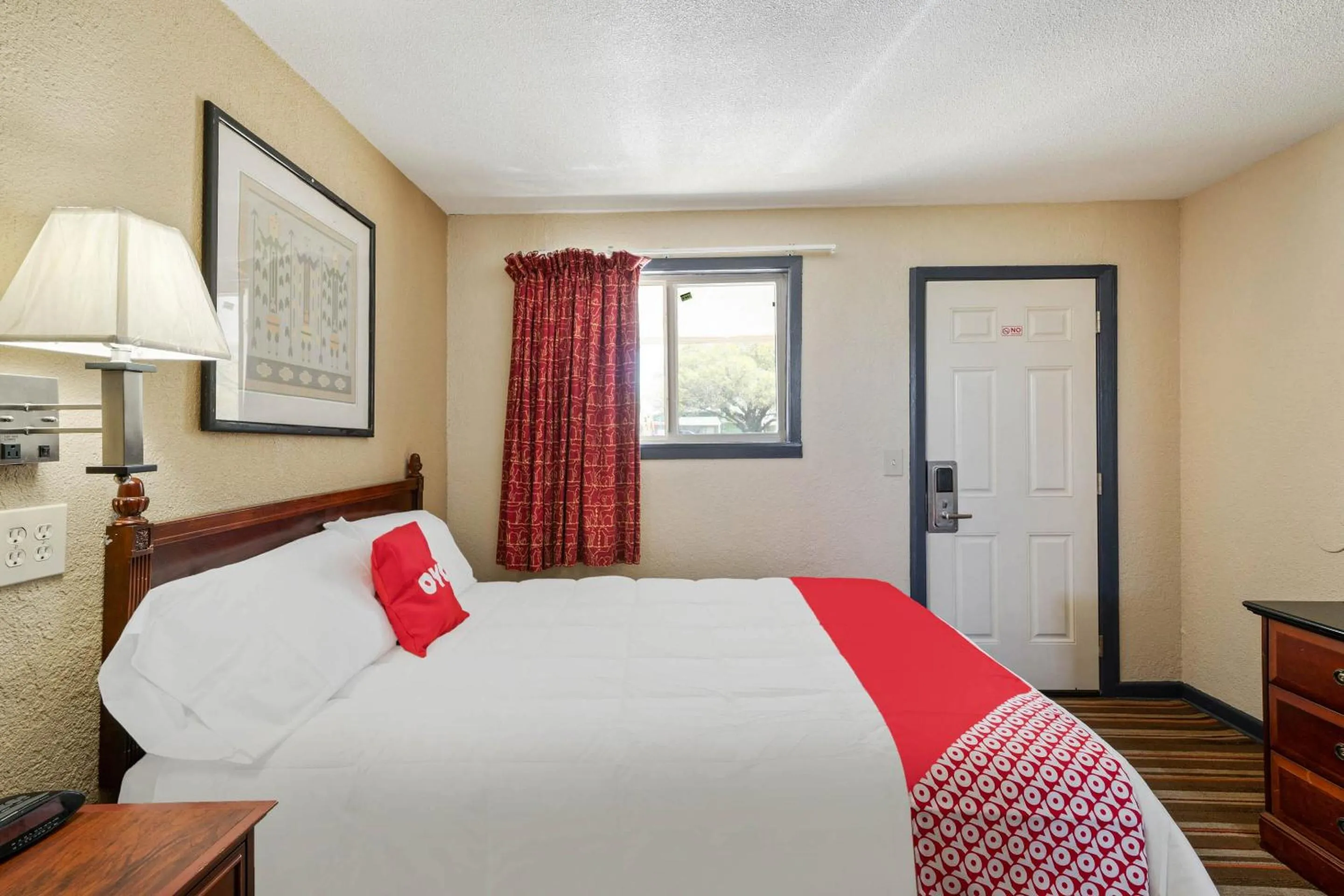 Bedroom, Bed in OYO Hotel Luling TX Downtown I-10/US-90