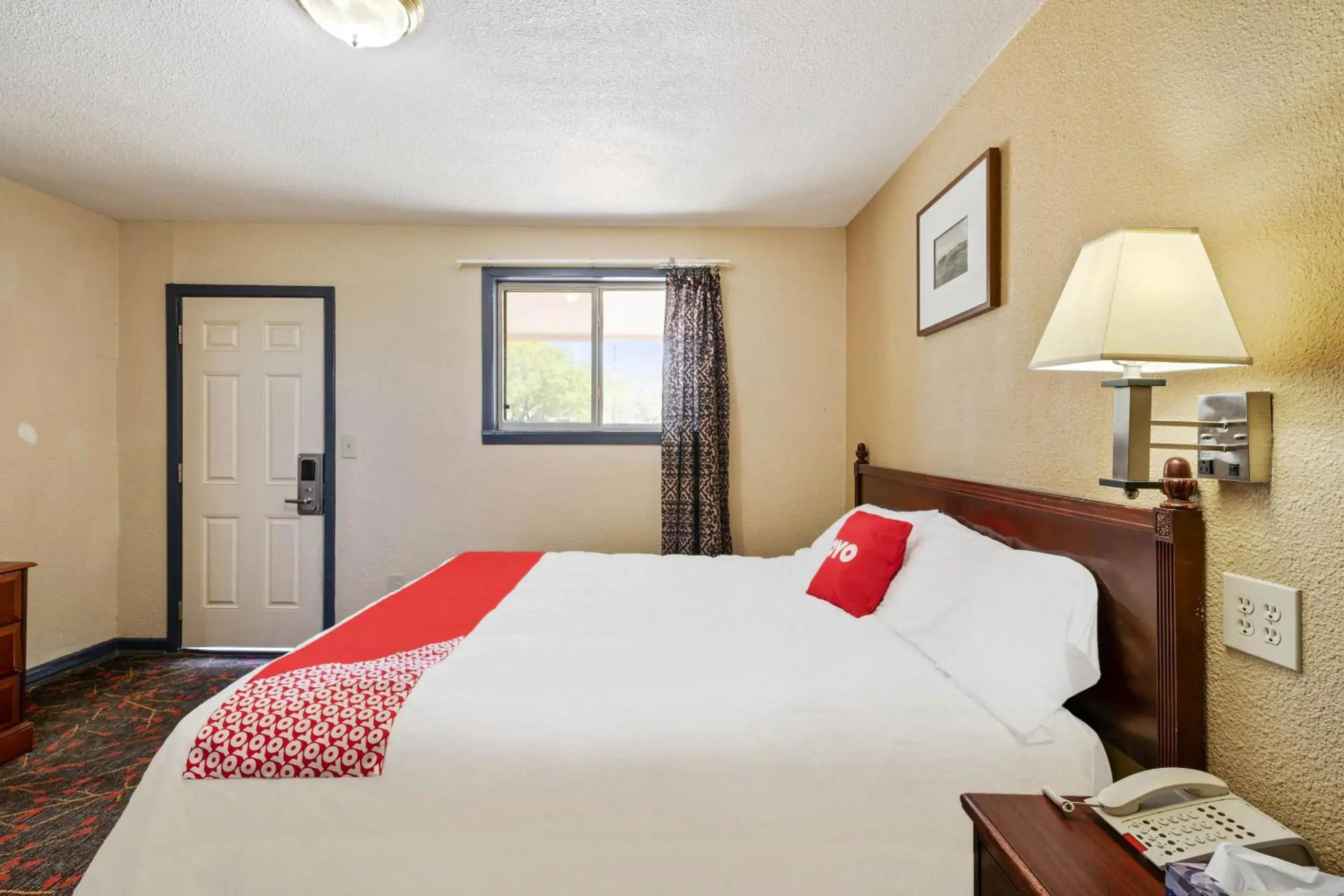 Bedroom, Bed in OYO Hotel Luling TX Downtown I-10/US-90 Bedroom, Bed in OYO Hotel Luling TX Downtown I-10/US-90