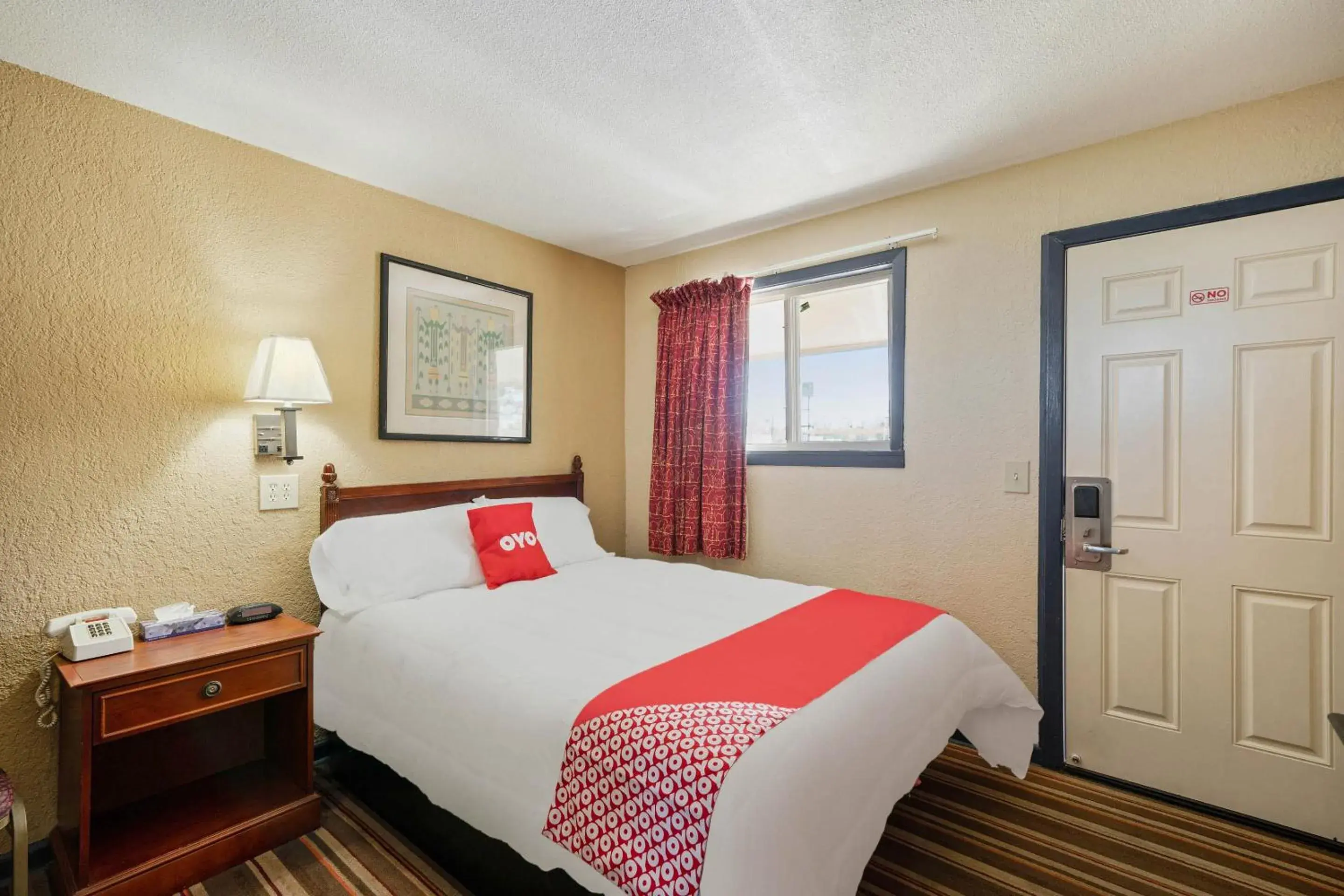 Bedroom, Bed in OYO Hotel Luling TX Downtown I-10/US-90 Bedroom, Bed in OYO Hotel Luling TX Downtown I-10/US-90