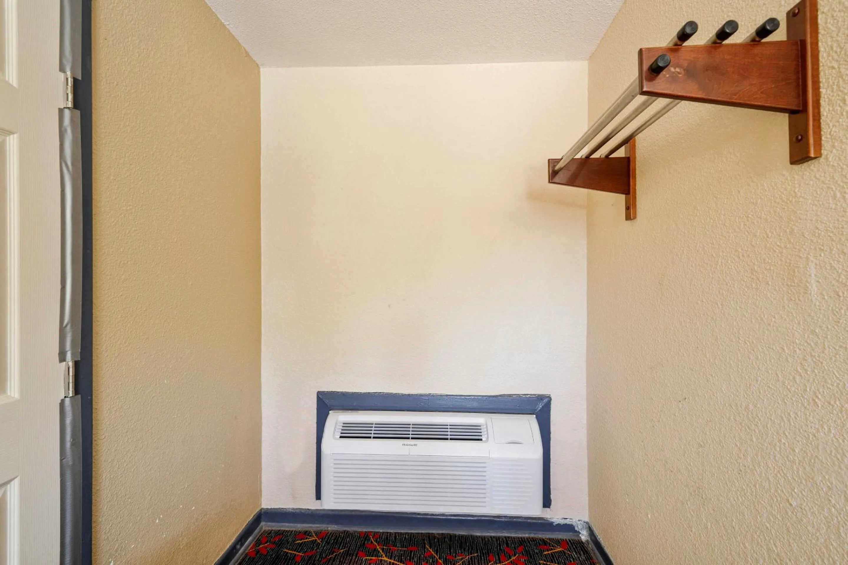 Bedroom in OYO Hotel Luling TX Downtown I-10/US-90