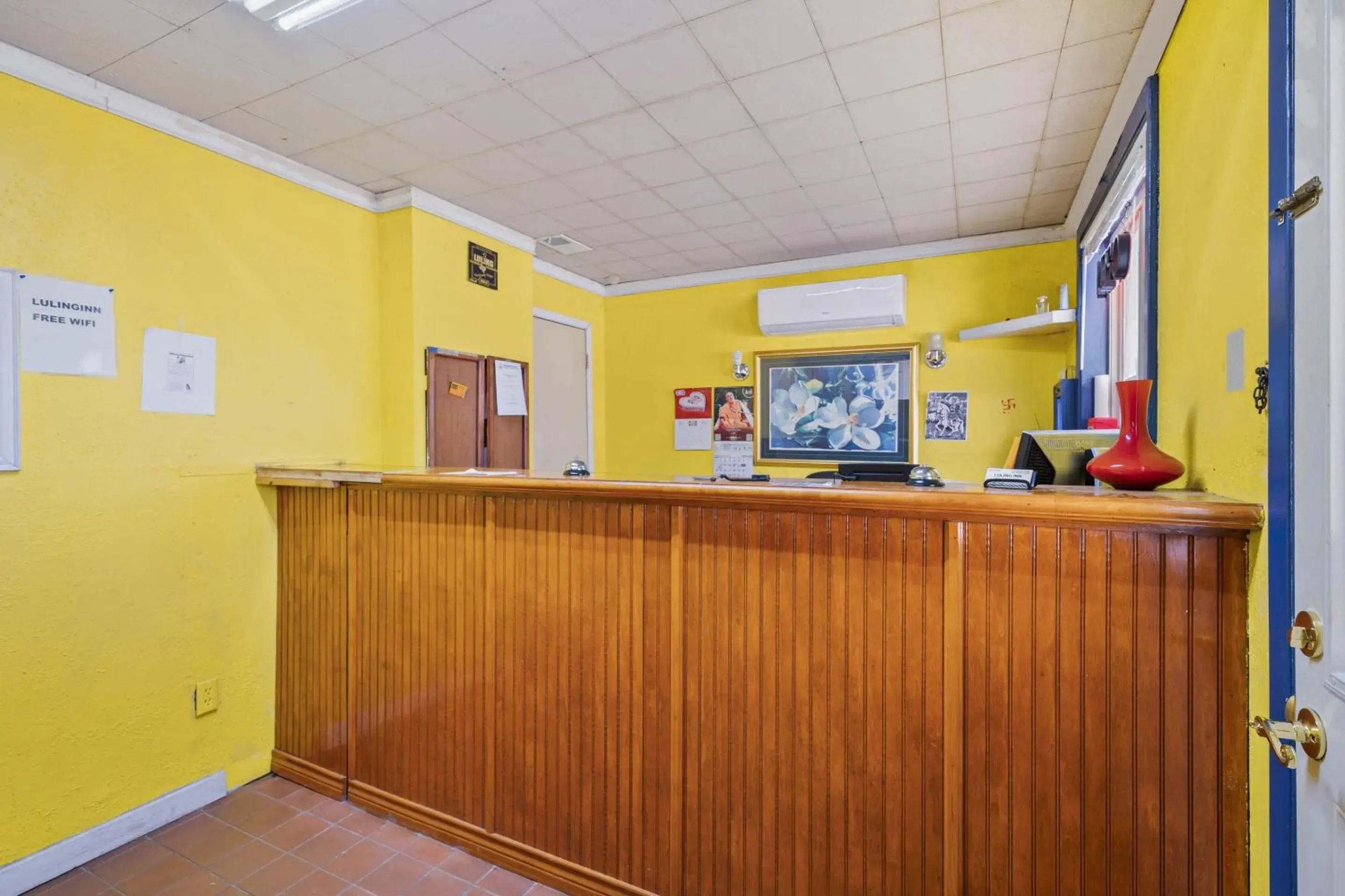 Lobby or reception in OYO Hotel Luling TX Downtown I-10/US-90 Lobby or reception in OYO Hotel Luling TX Downtown I-10/US-90