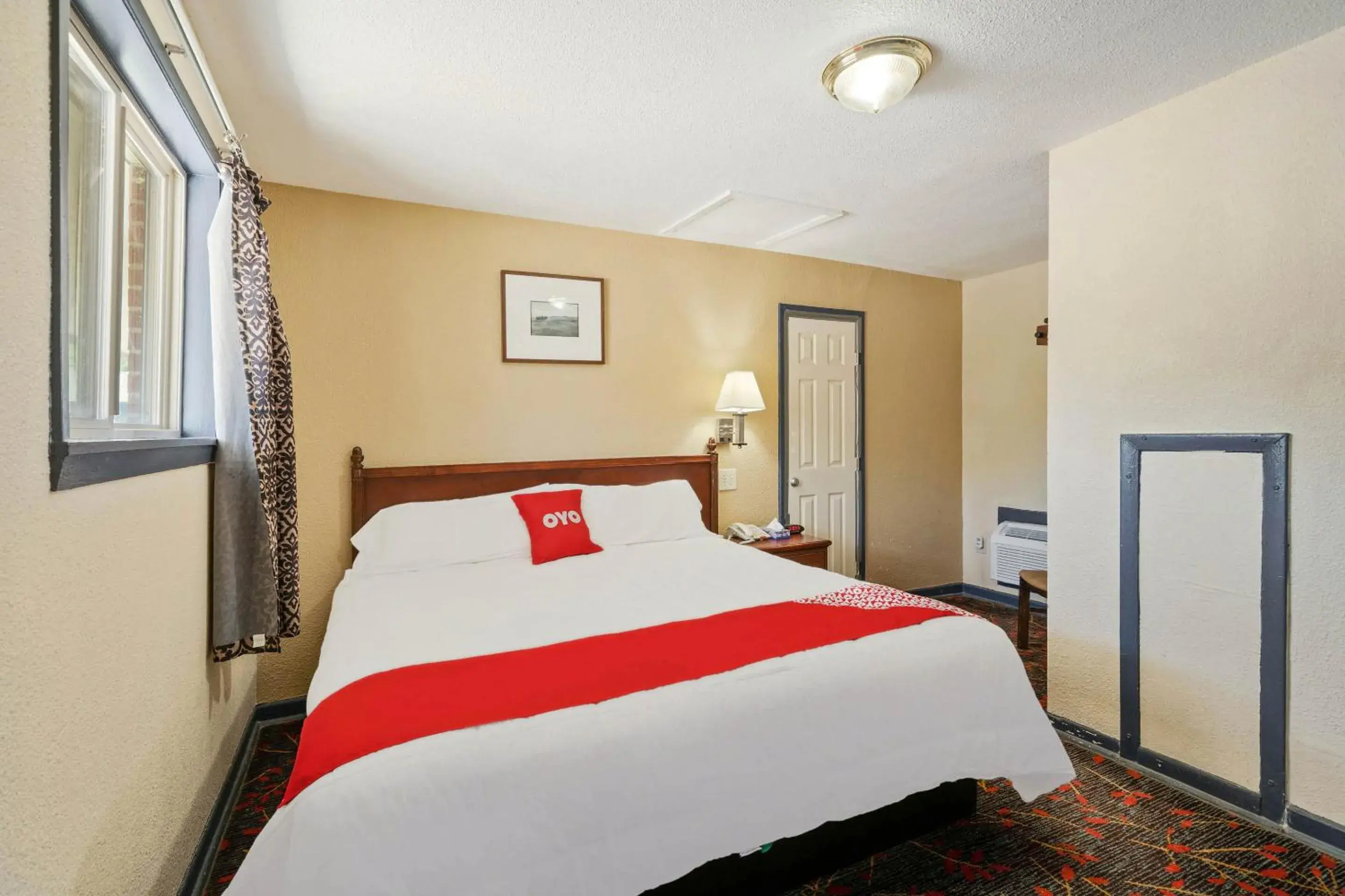 Bedroom, Bed in OYO Hotel Luling TX Downtown I-10/US-90 Bedroom, Bed in OYO Hotel Luling TX Downtown I-10/US-90