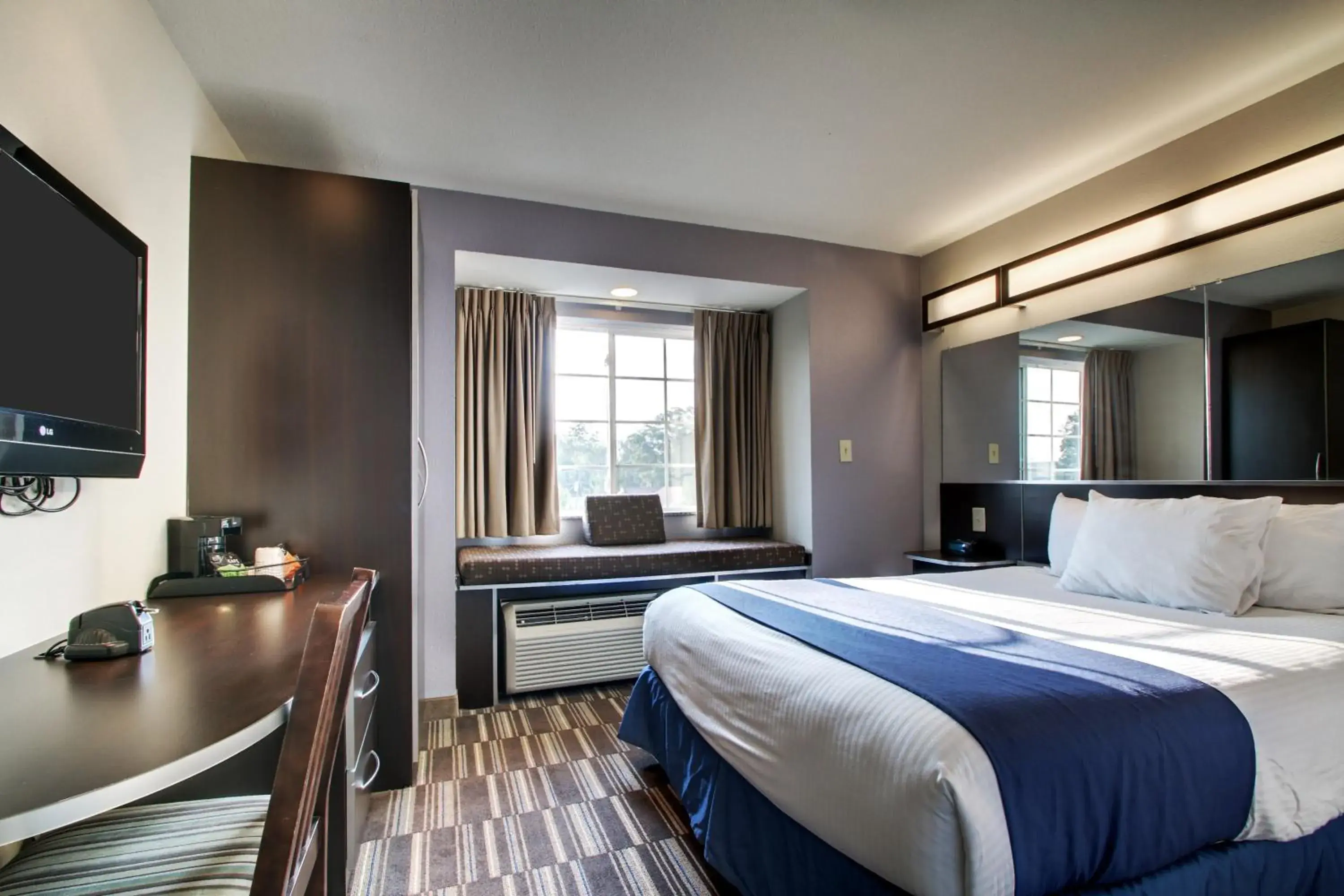 Photo of the whole room, Bed in Microtel Inn & Suites by Wyndham Tuscaloosa Photo of the whole room, Bed in Microtel Inn & Suites by Wyndham Tuscaloosa