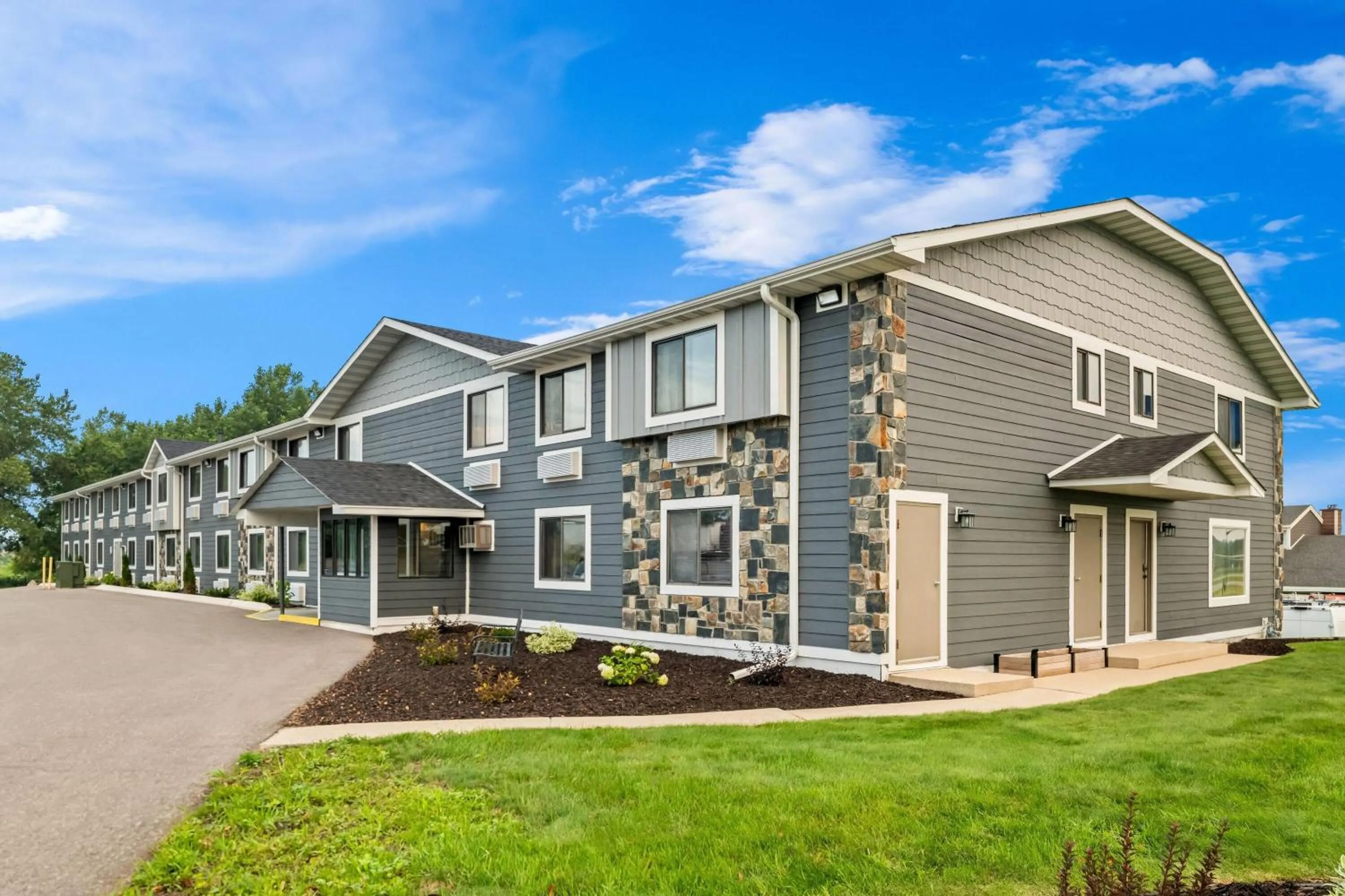 Property building in Super 8 by Wyndham Alexandria MN