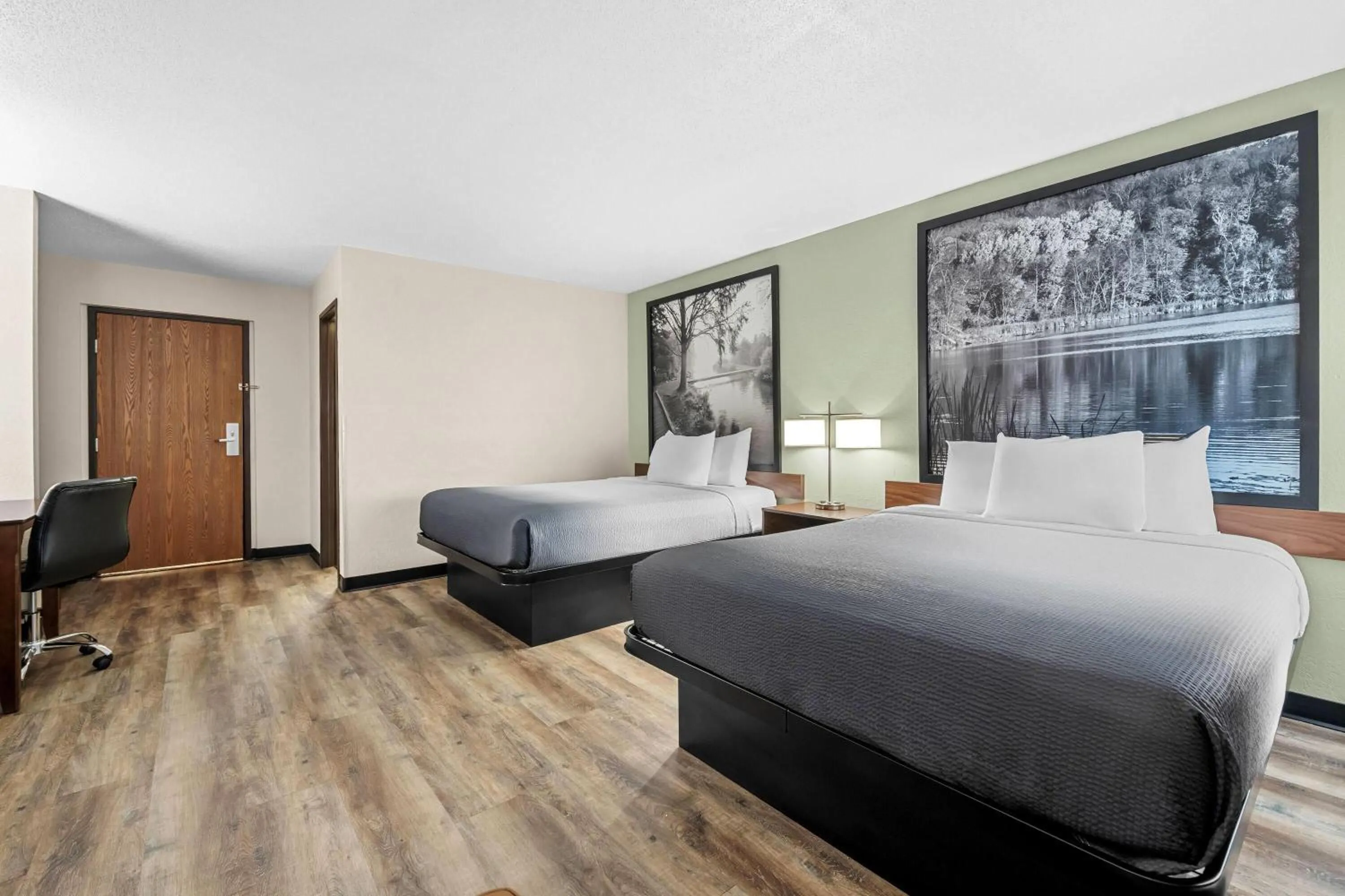 Bed in Super 8 by Wyndham Alexandria MN