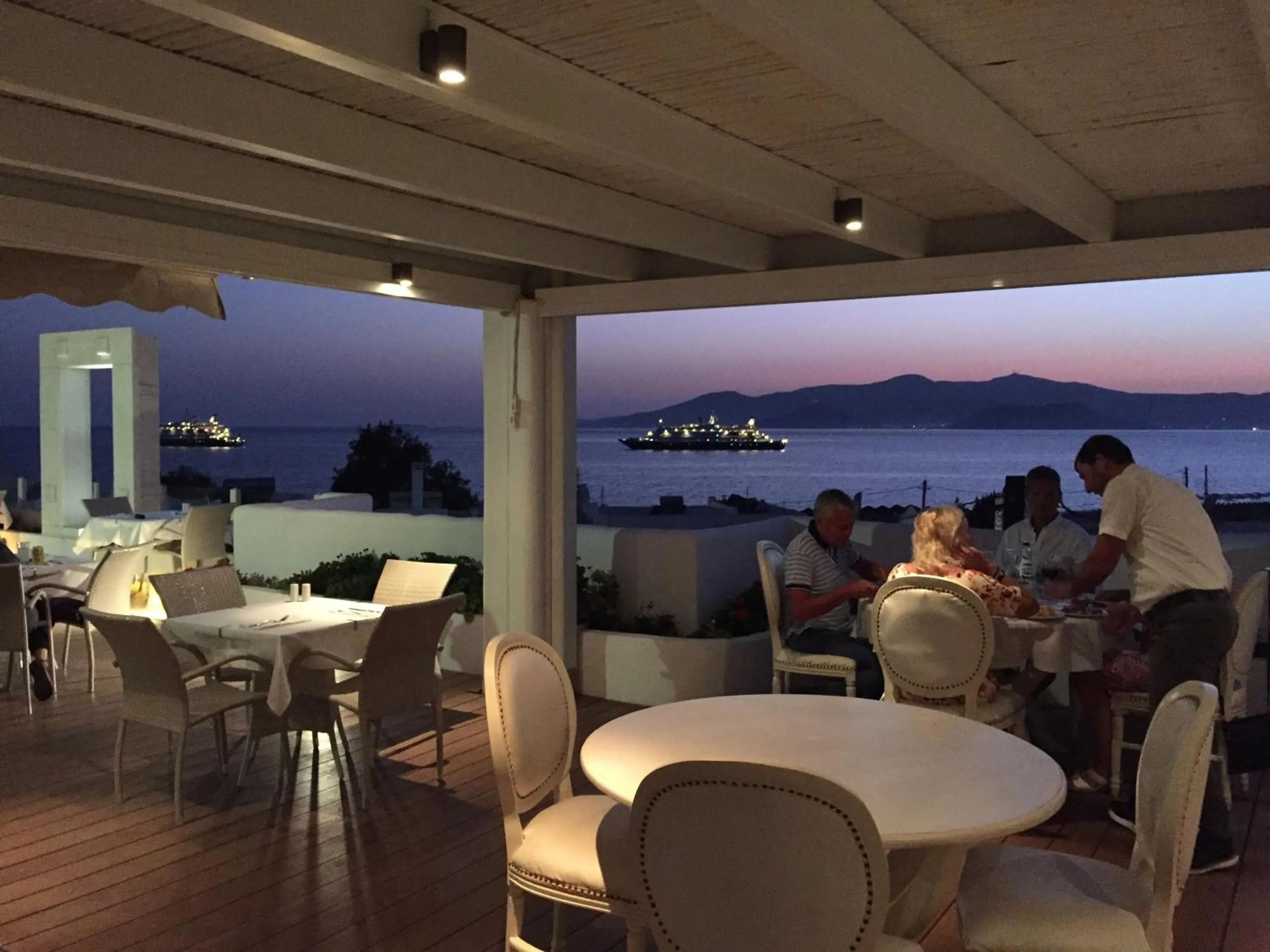 Restaurant/places to eat in Naxos Island Hotel