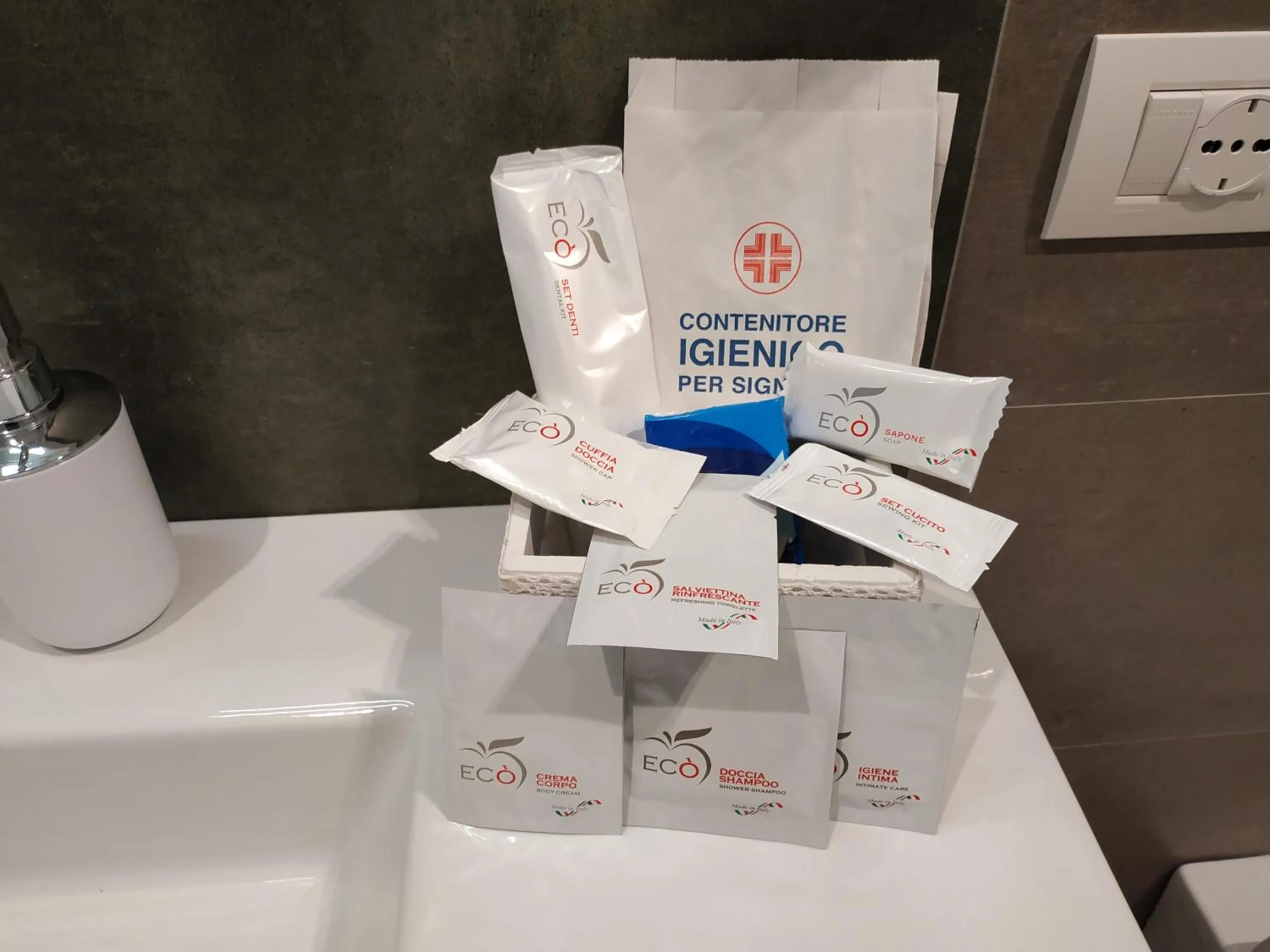 Toilet in Mercatello Bed and Breakfast