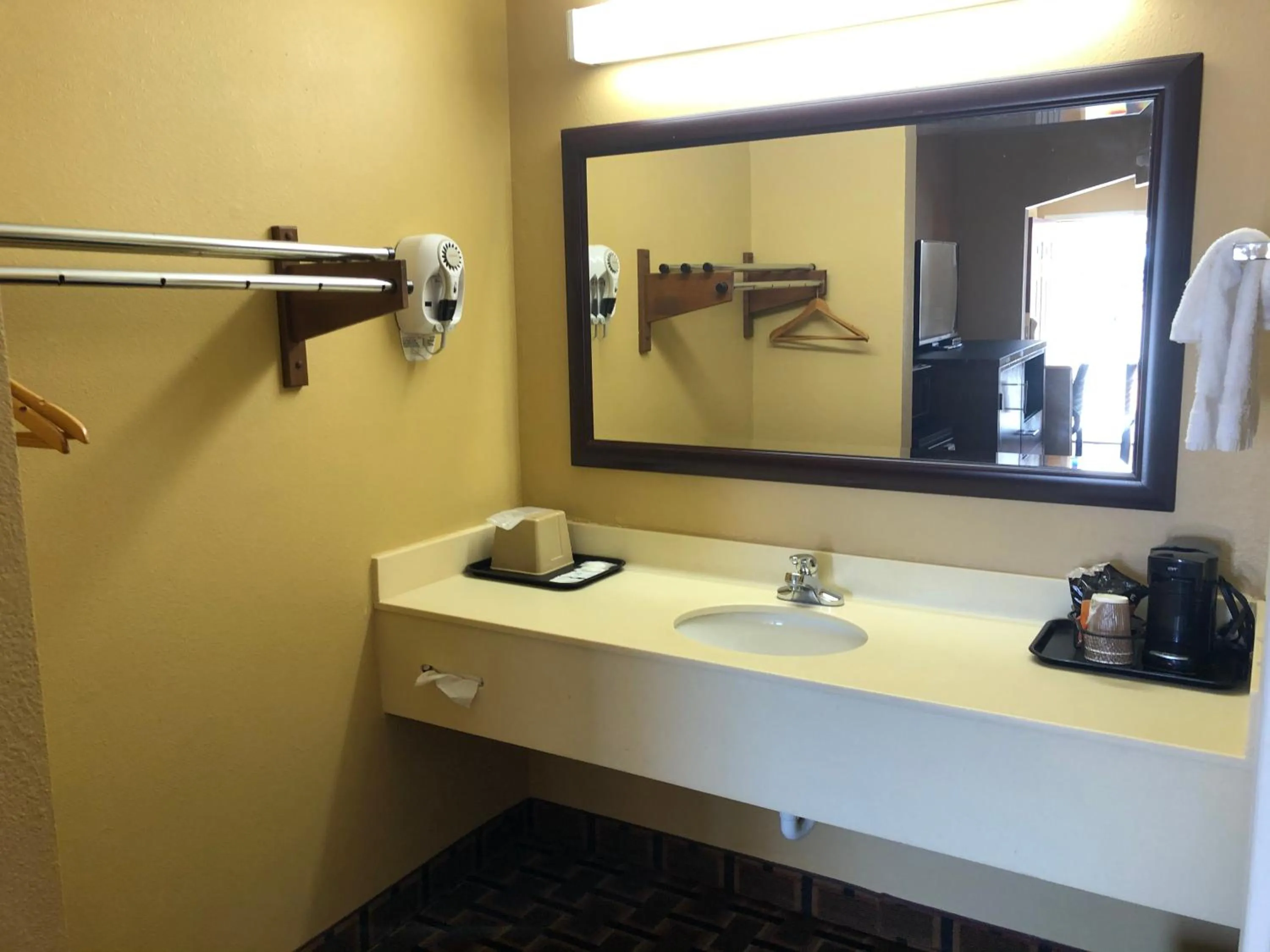 La Grange Executive Inn and Suites