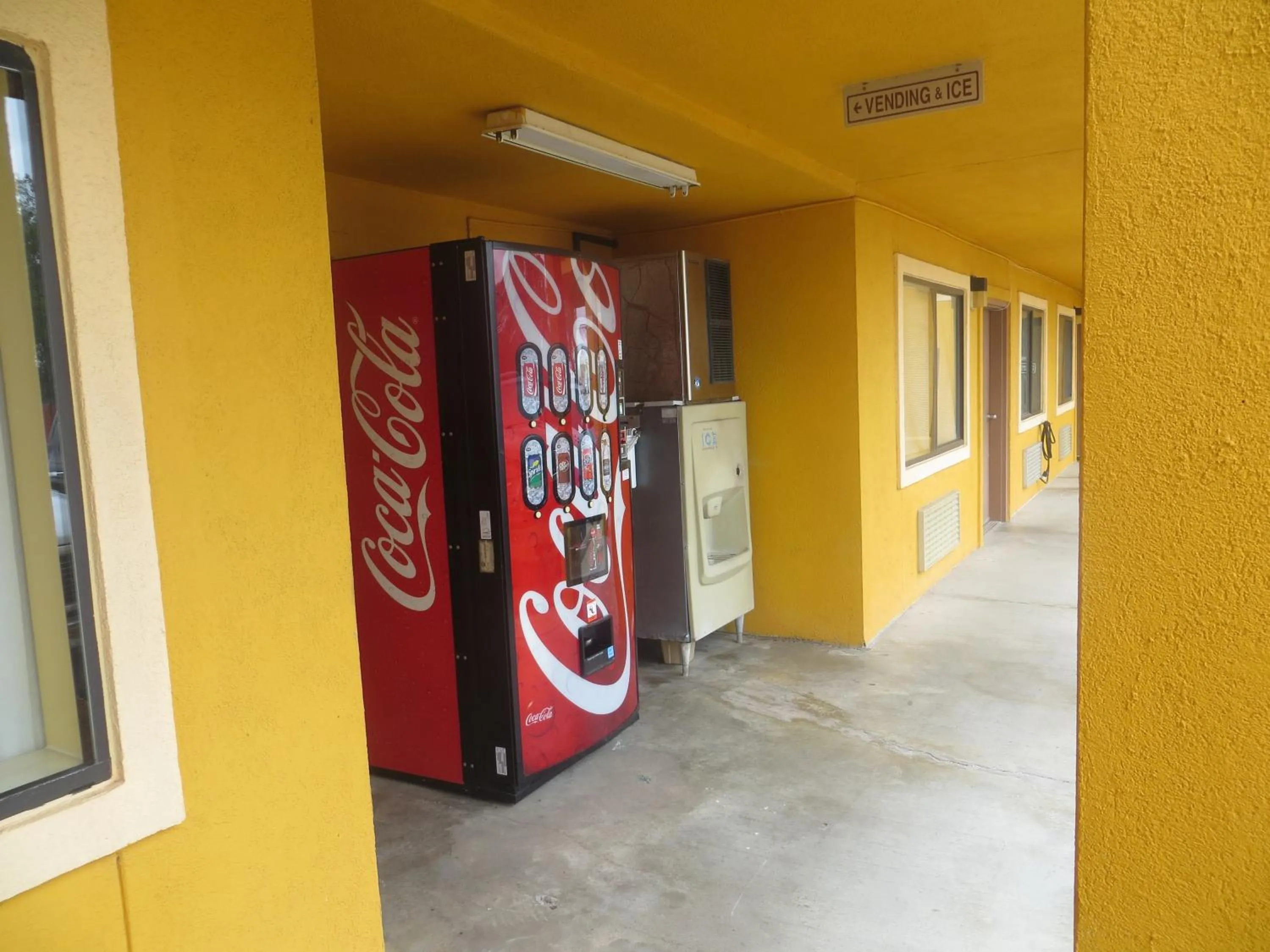 On-site shops in La Grange Executive Inn and Suites