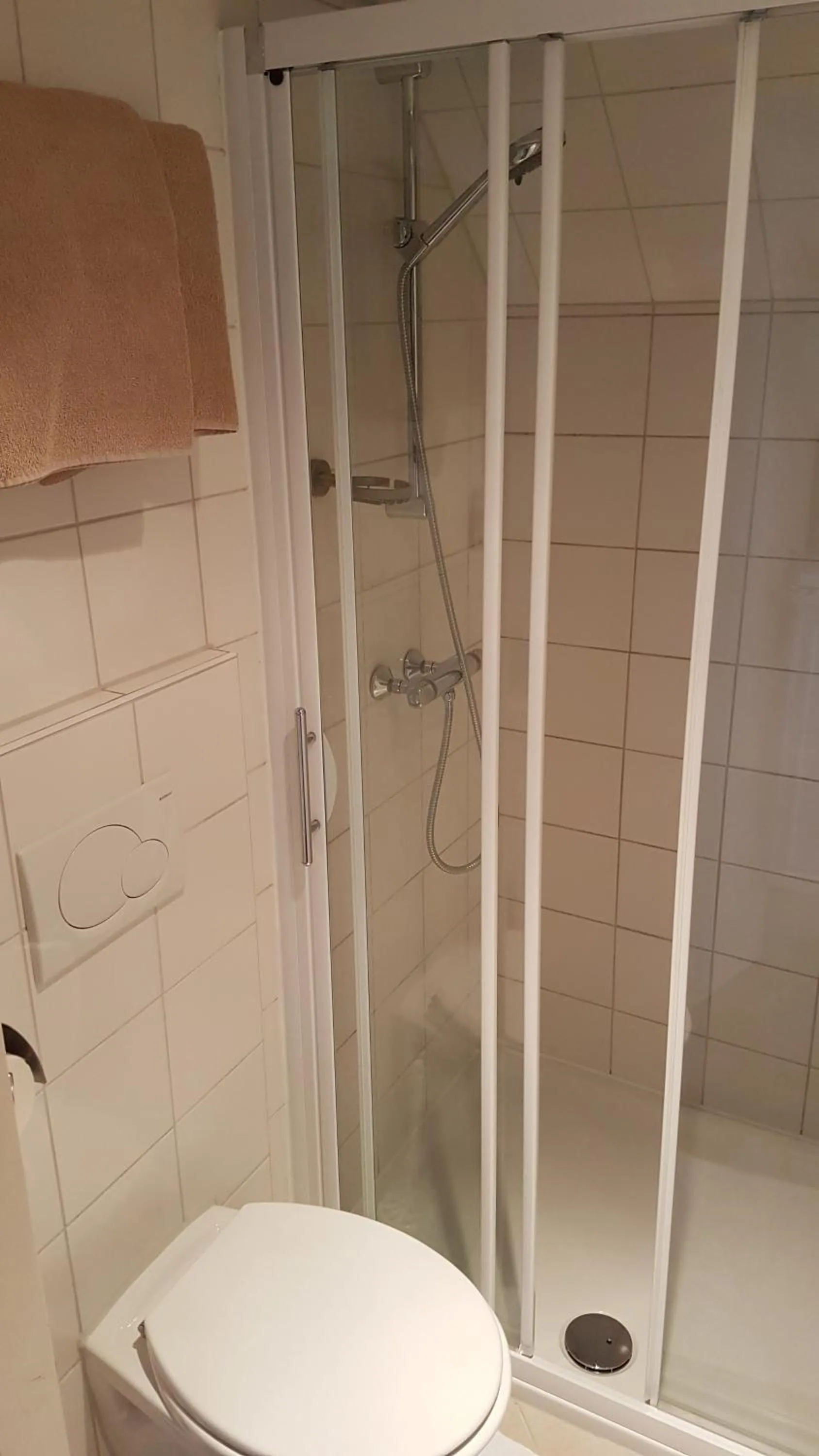 Shower in Hotel Heere