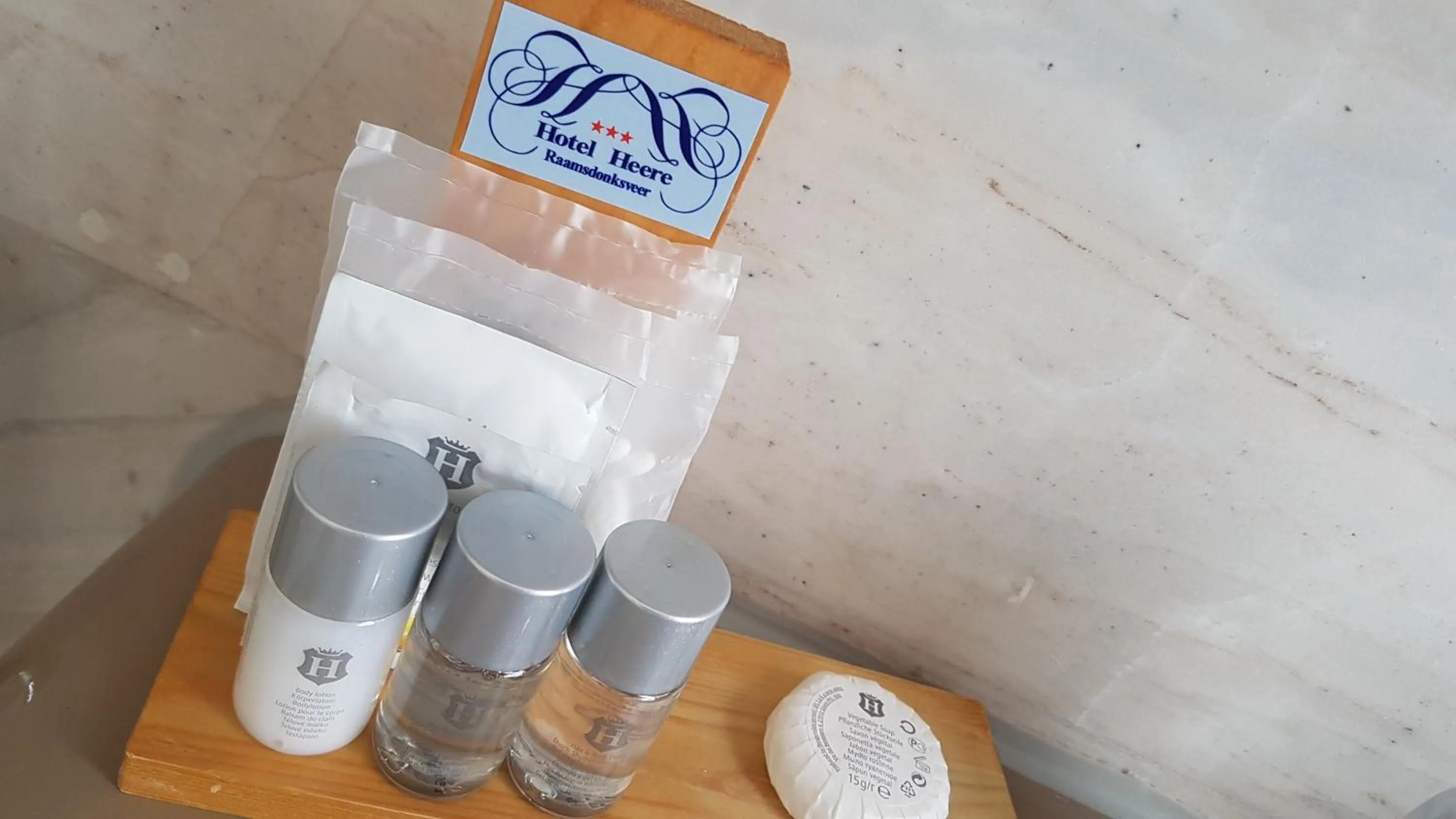 Toilet in Hotel Heere