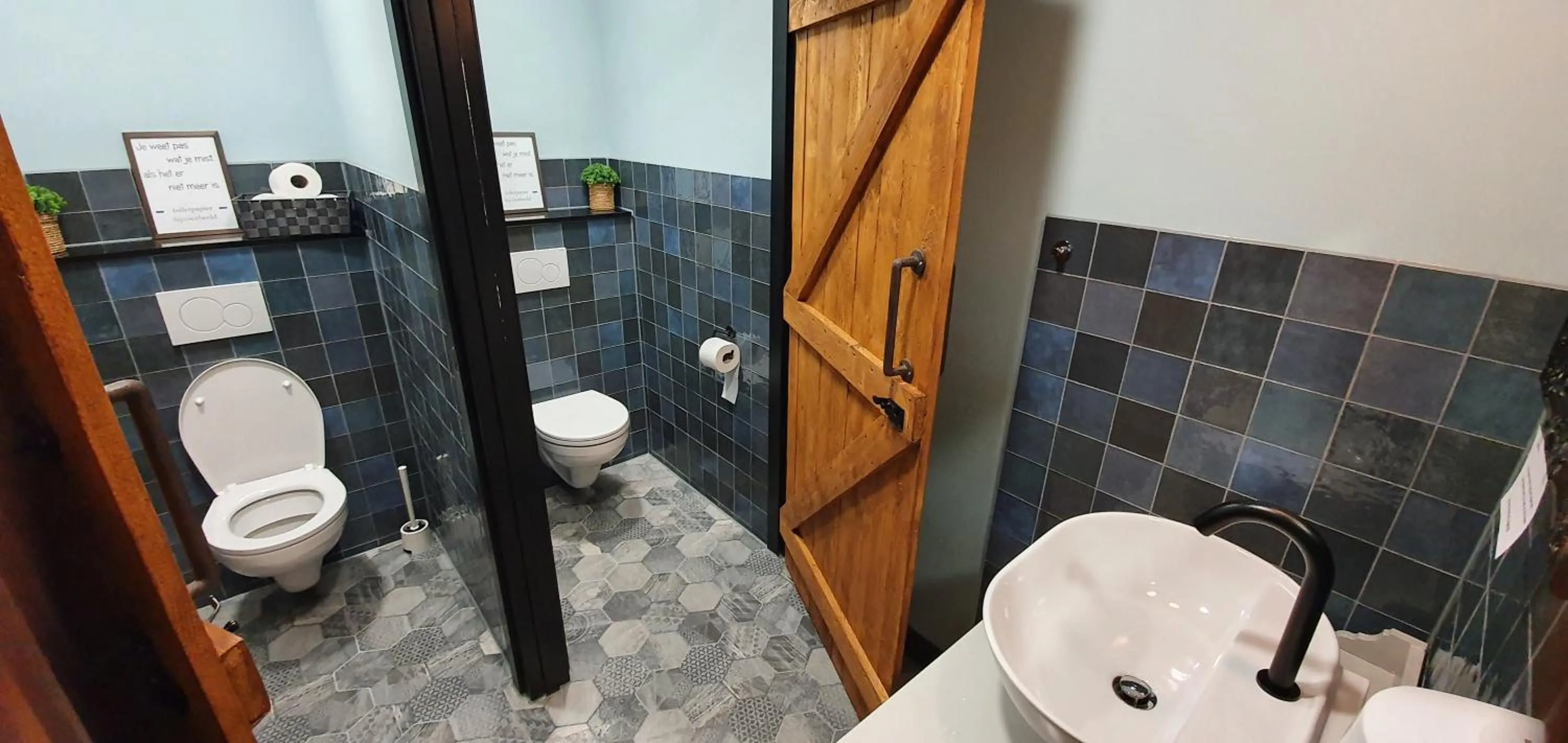 Toilet in Hotel Heere