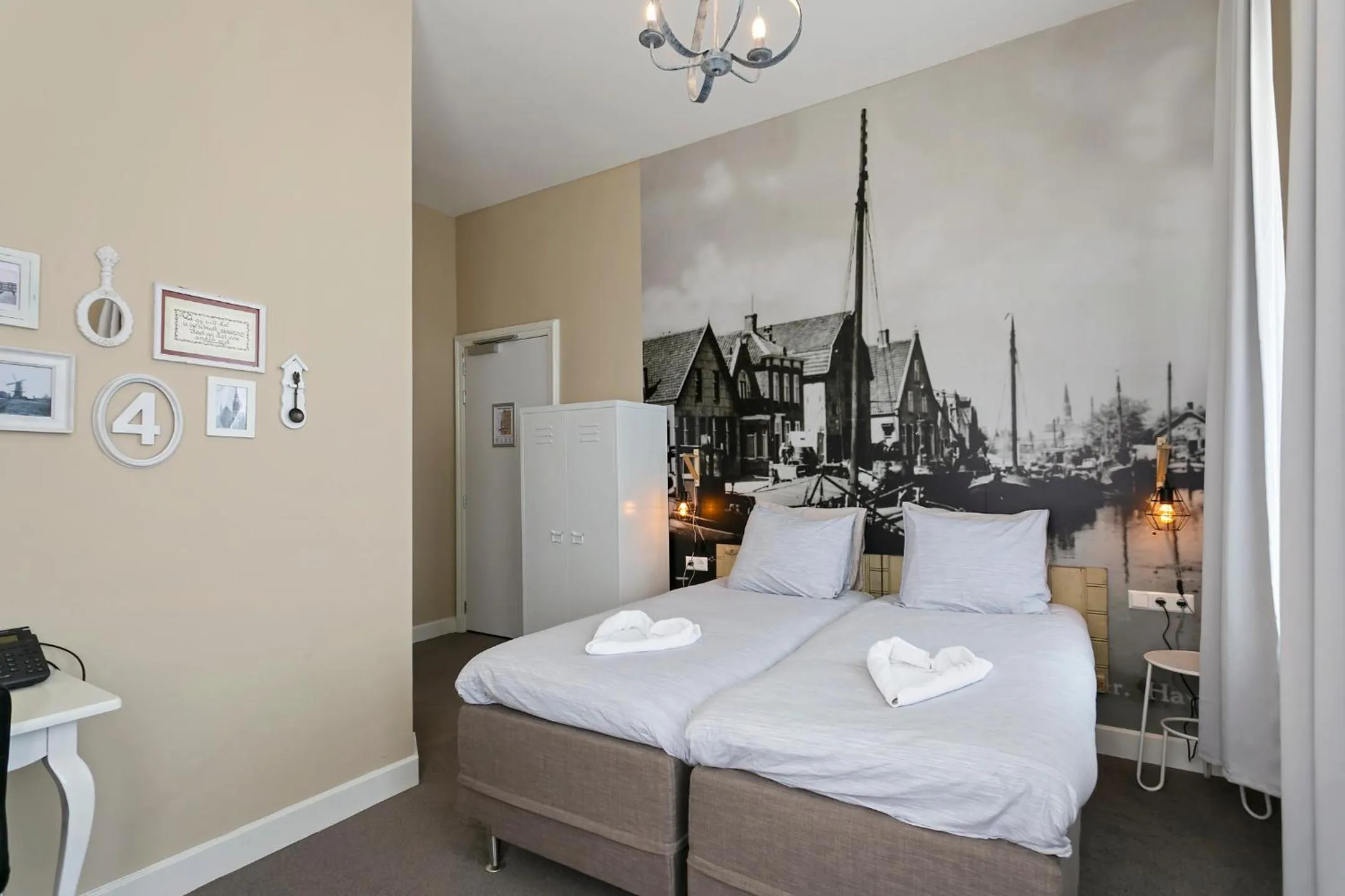 Photo of the whole room, Bed in Hotel Heere