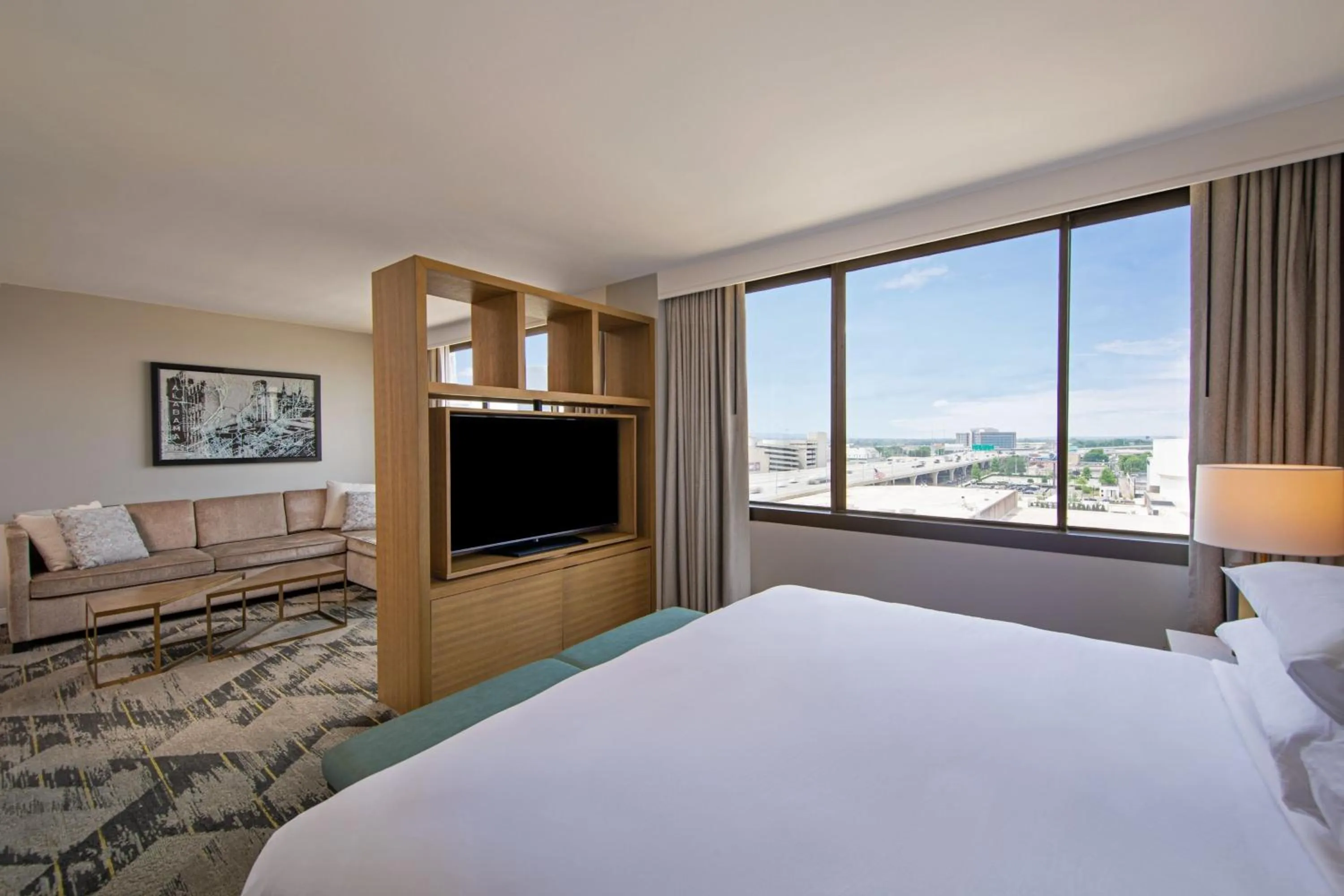 Photo of the whole room, Bed in Sheraton Birmingham