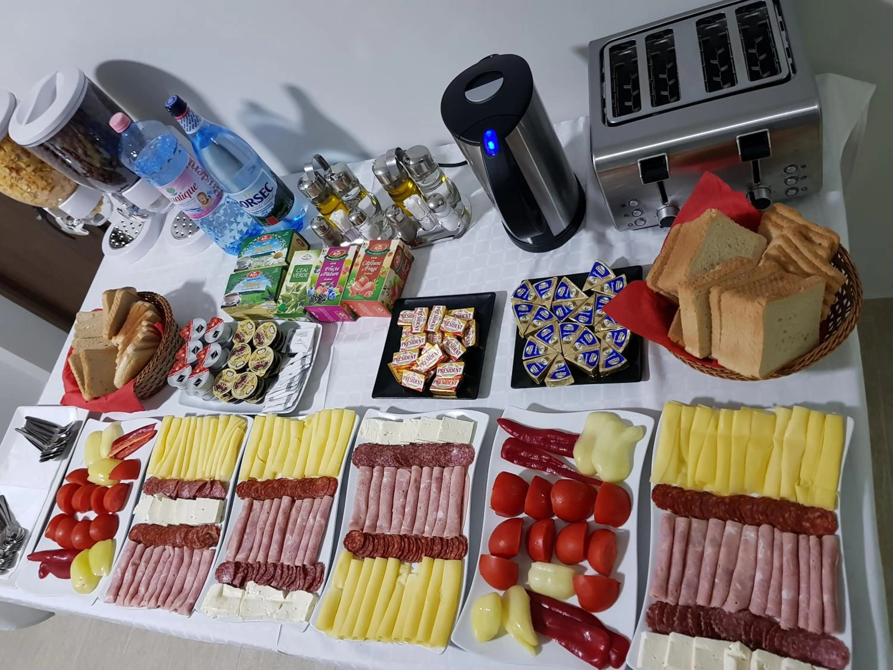 Breakfast in Villa Lotus