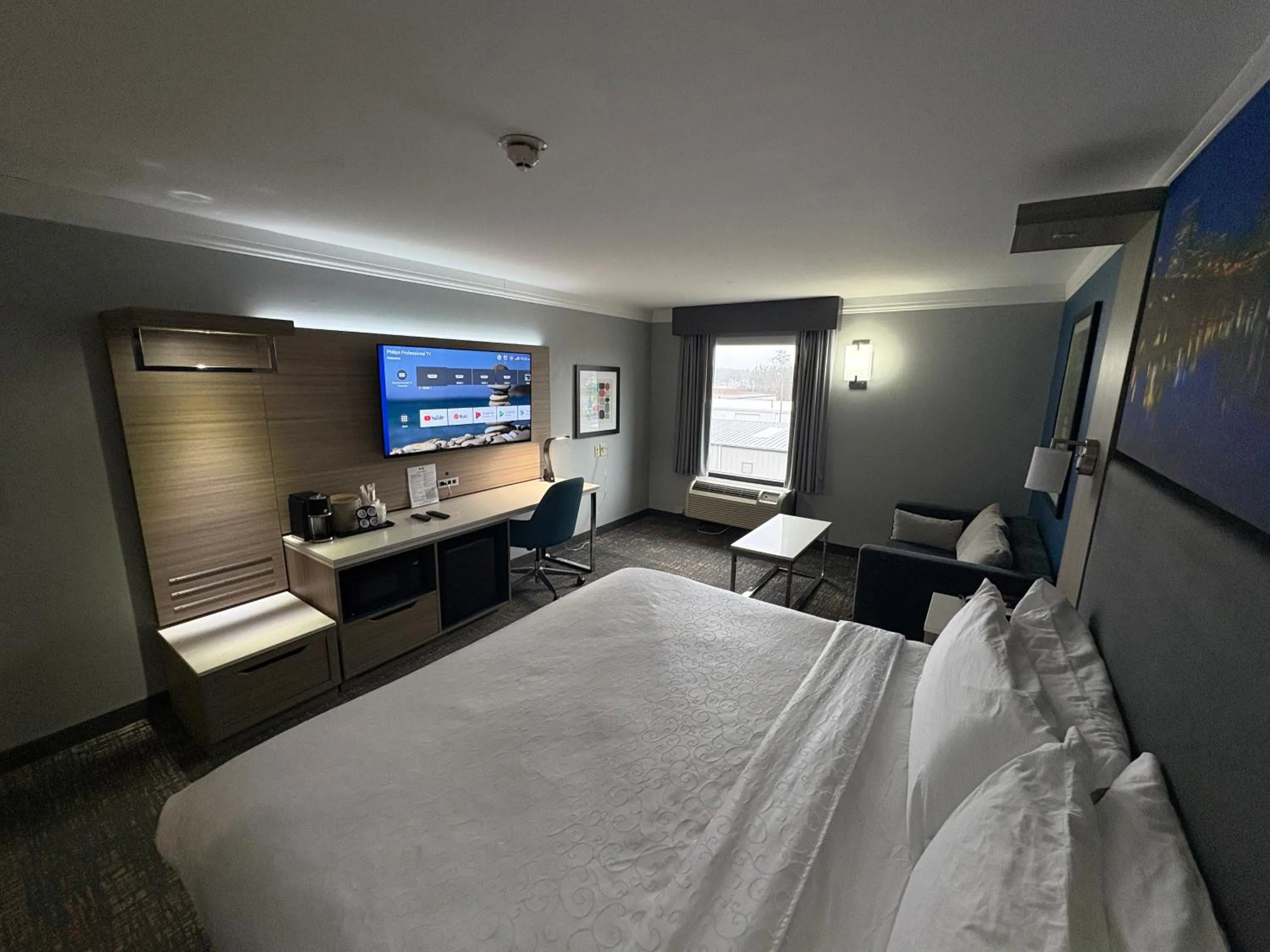 TV and multimedia, Bed in Best Western Plus Glen Allen Inn