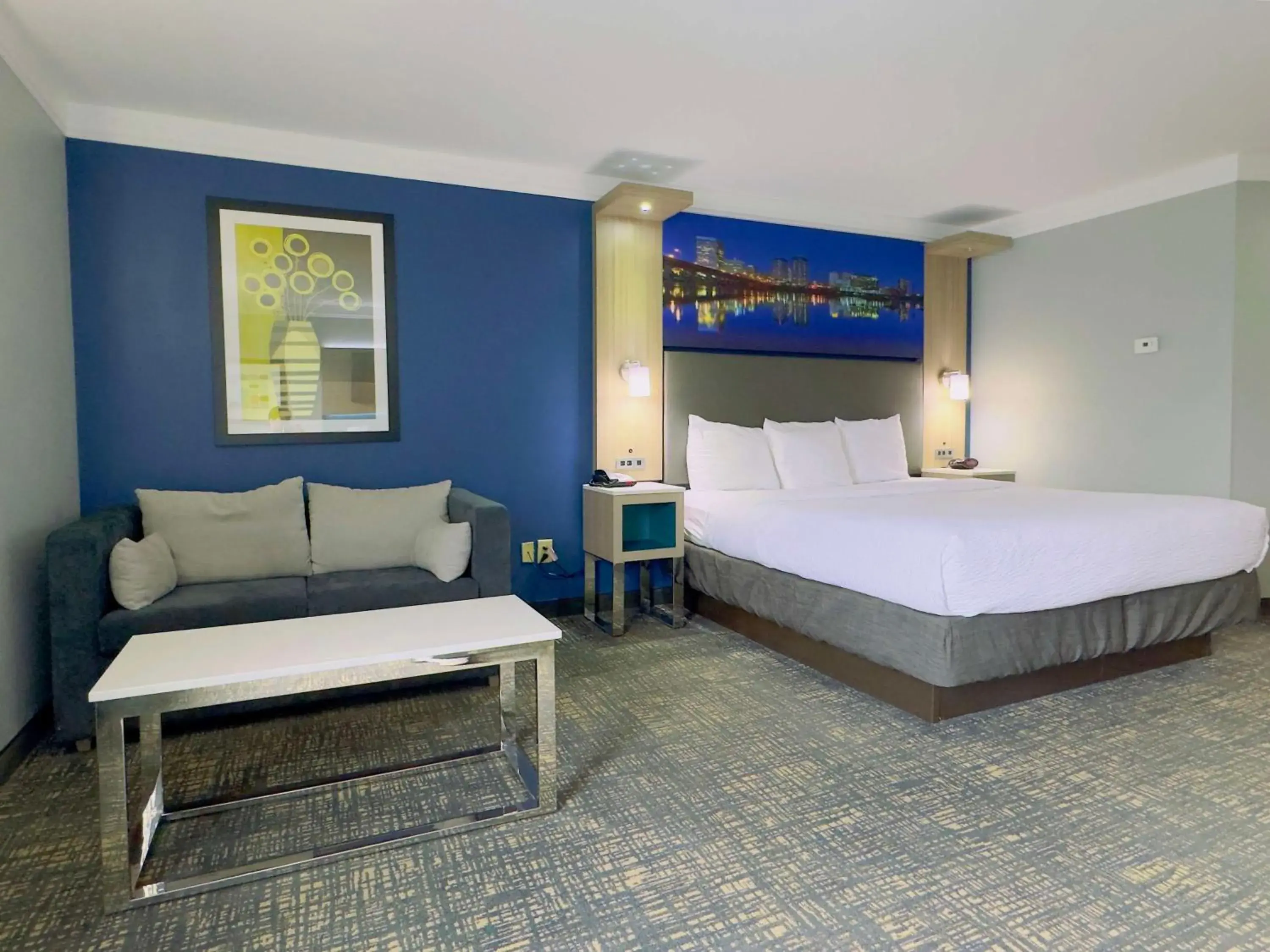 TV and multimedia, Bed in Best Western Plus Glen Allen Inn TV and multimedia, Bed in Best Western Plus Glen Allen Inn