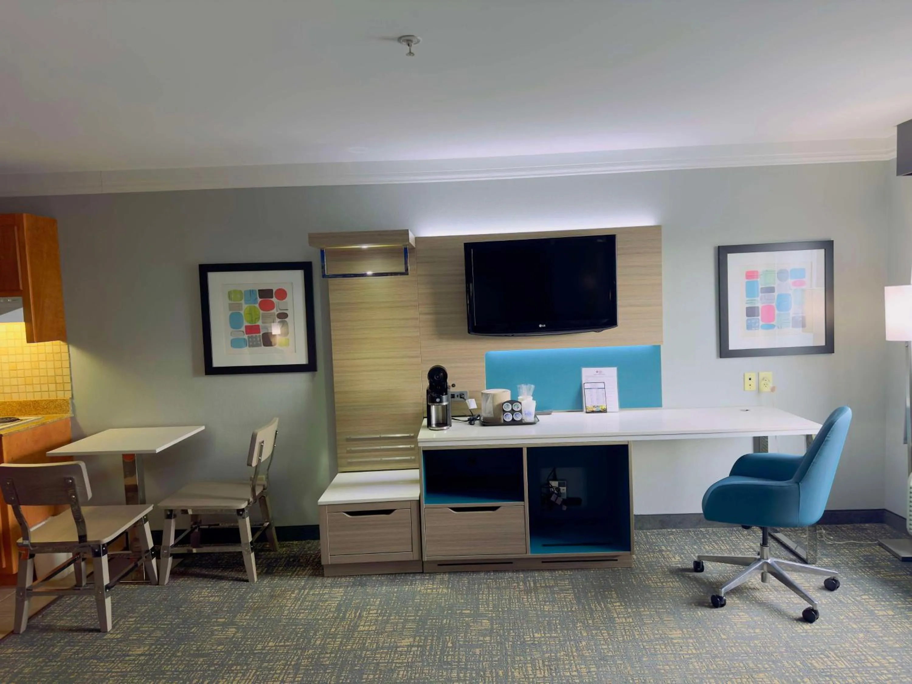 Kitchen or kitchenette in Best Western Plus Glen Allen Inn