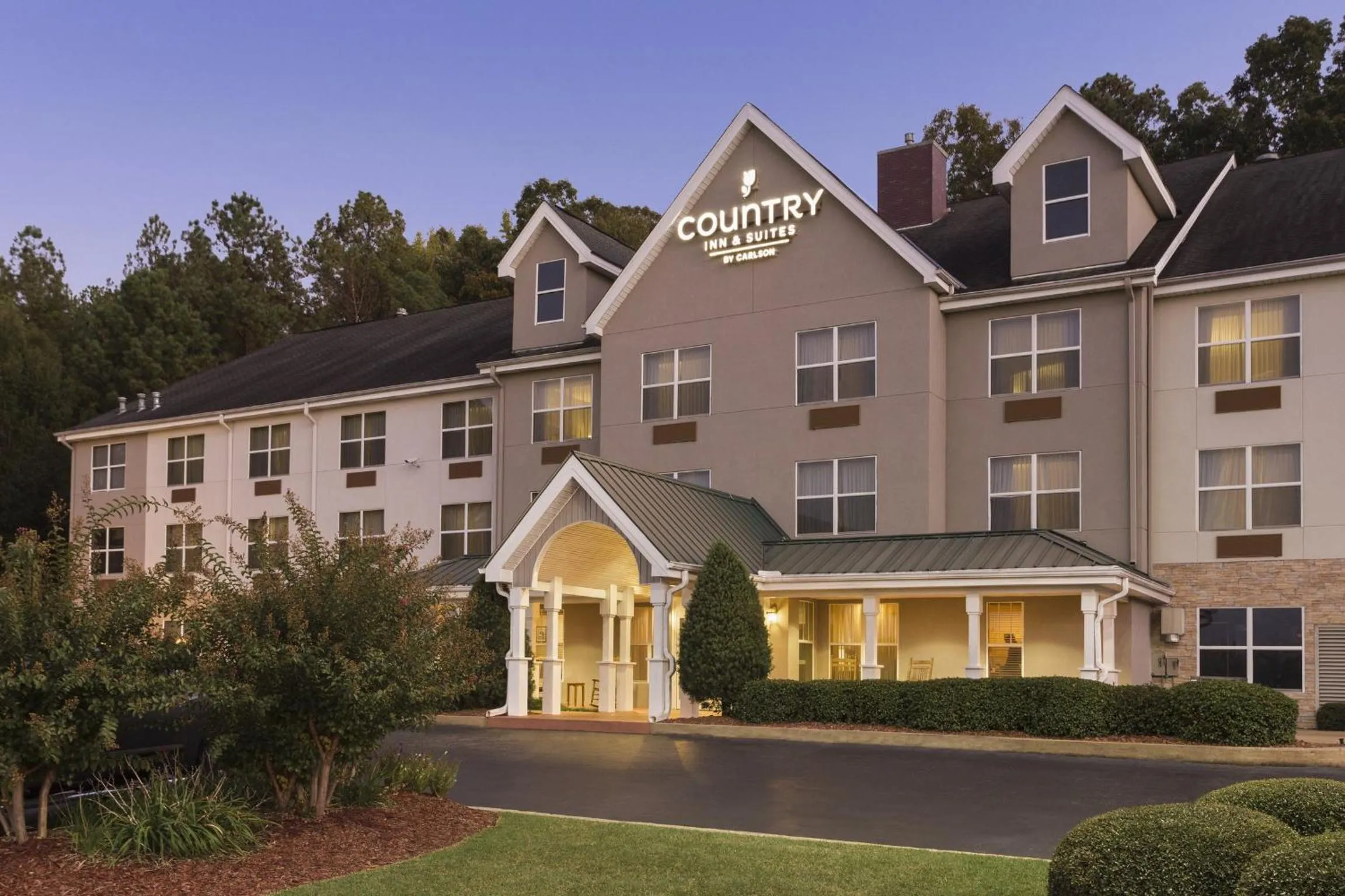 Facade/entrance in Country Inn & Suites by Radisson, Tuscaloosa, AL