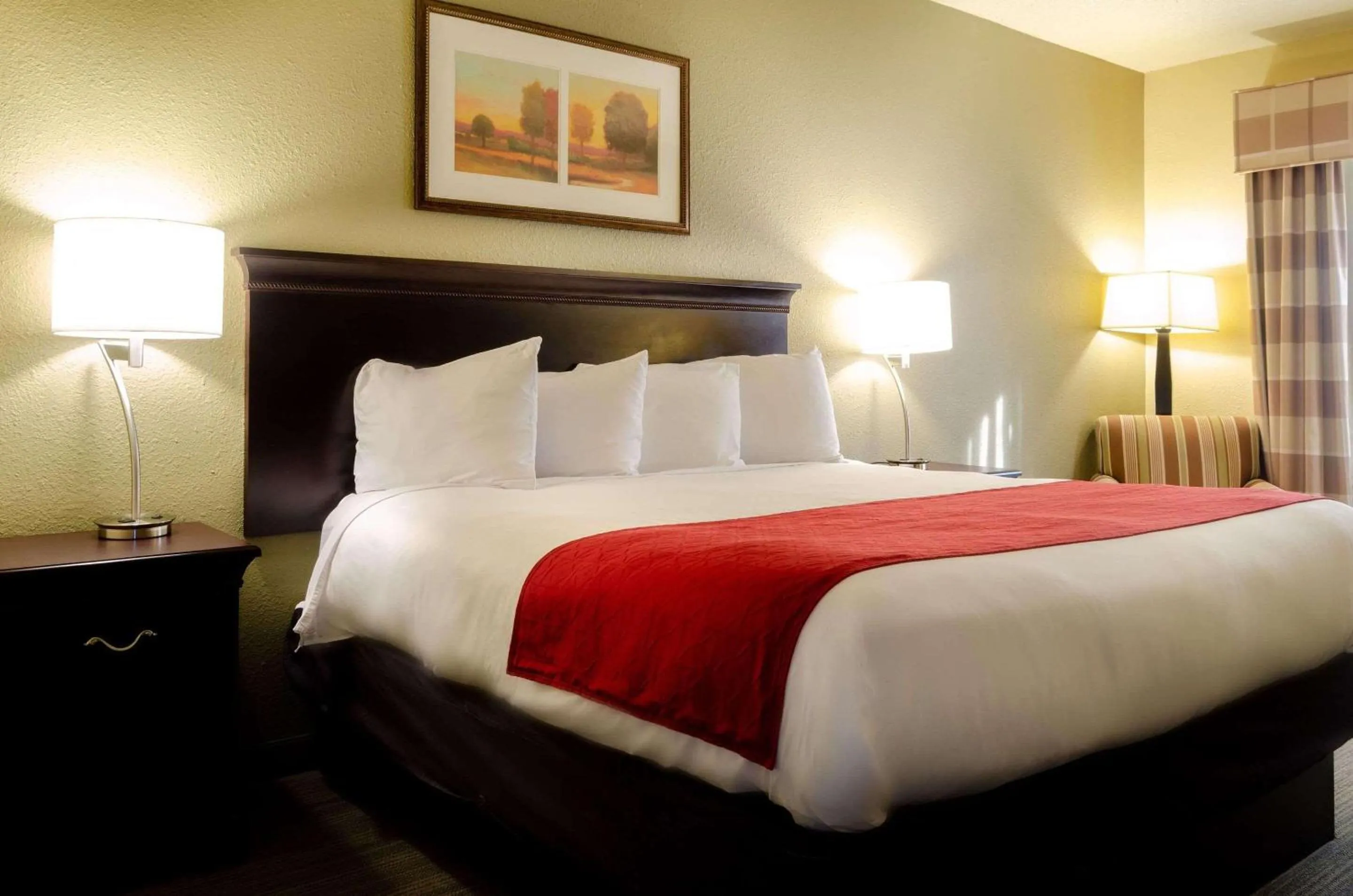 Bedroom, Bed in Country Inn & Suites by Radisson, Tuscaloosa, AL