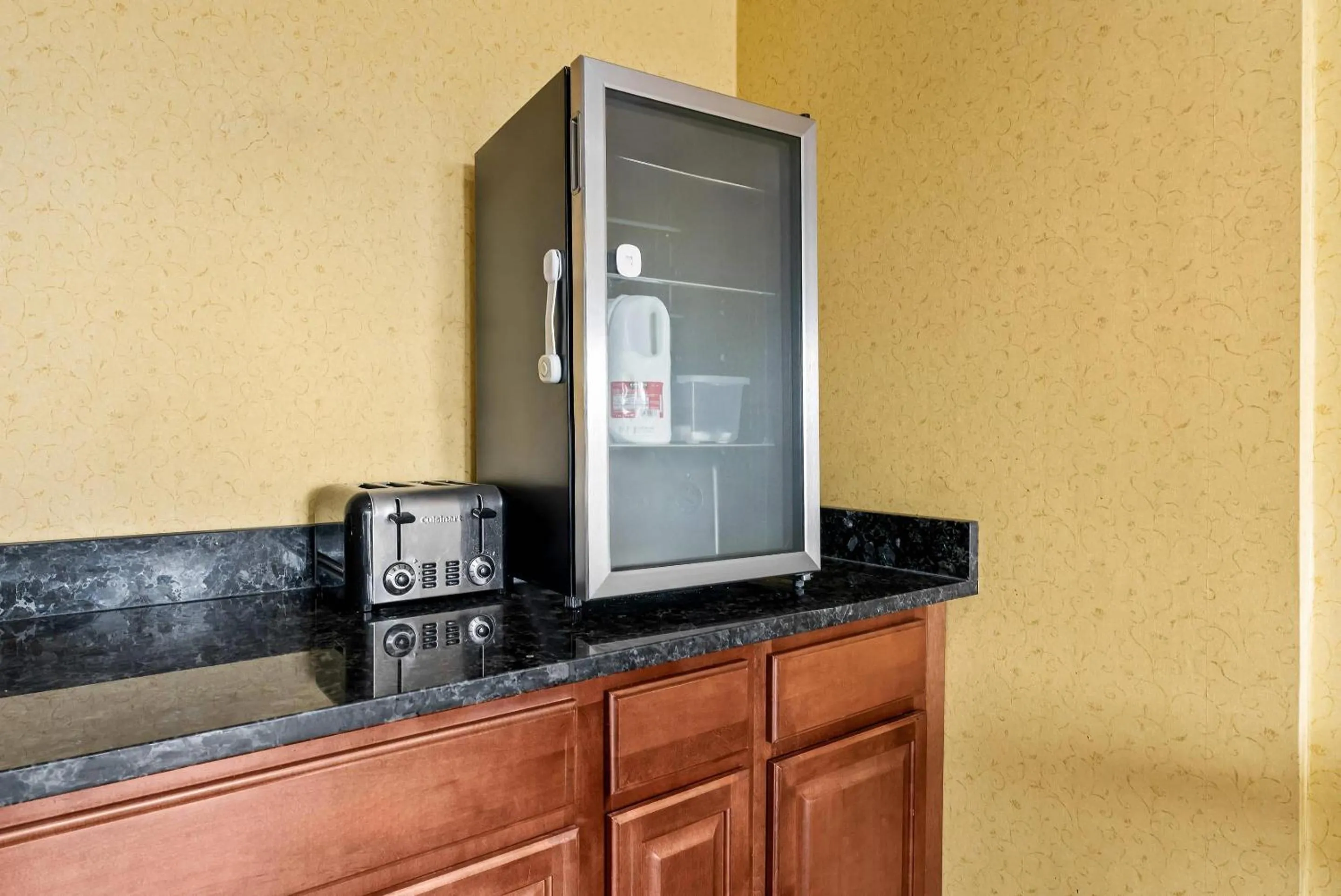 Breakfast in Econo Lodge Fredericksburg near I-95