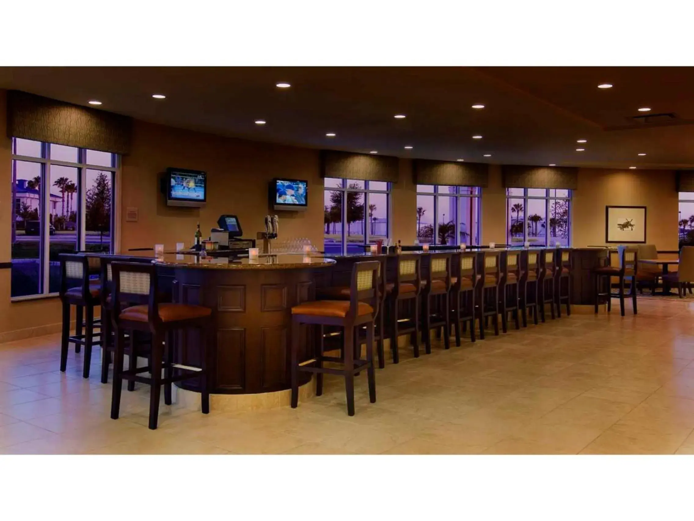 Lounge or bar in Hilton Garden Inn Lakeland