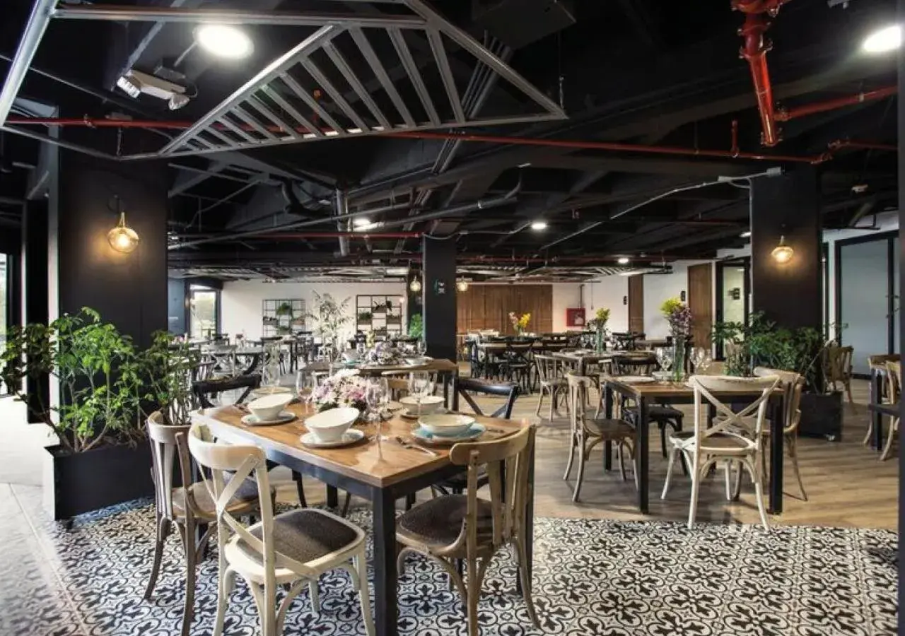 Restaurant/places to eat in Hotel Lagoon Restaurant/places to eat in Hotel Lagoon