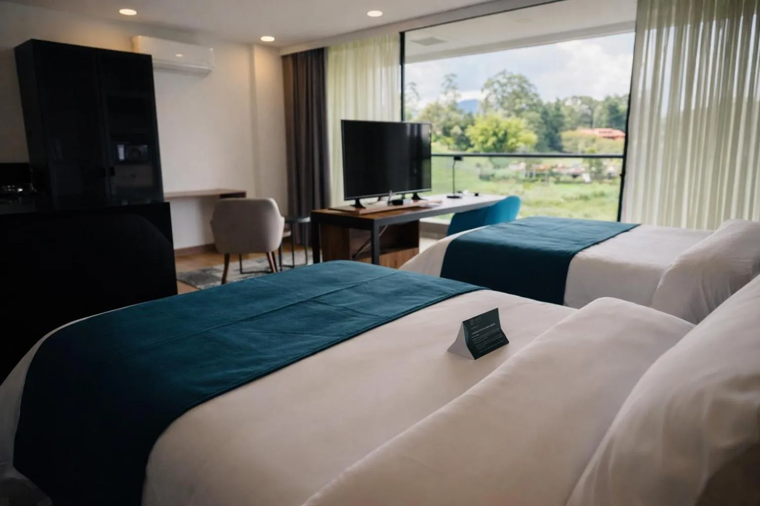 Bedroom, Bed in Hotel Lagoon