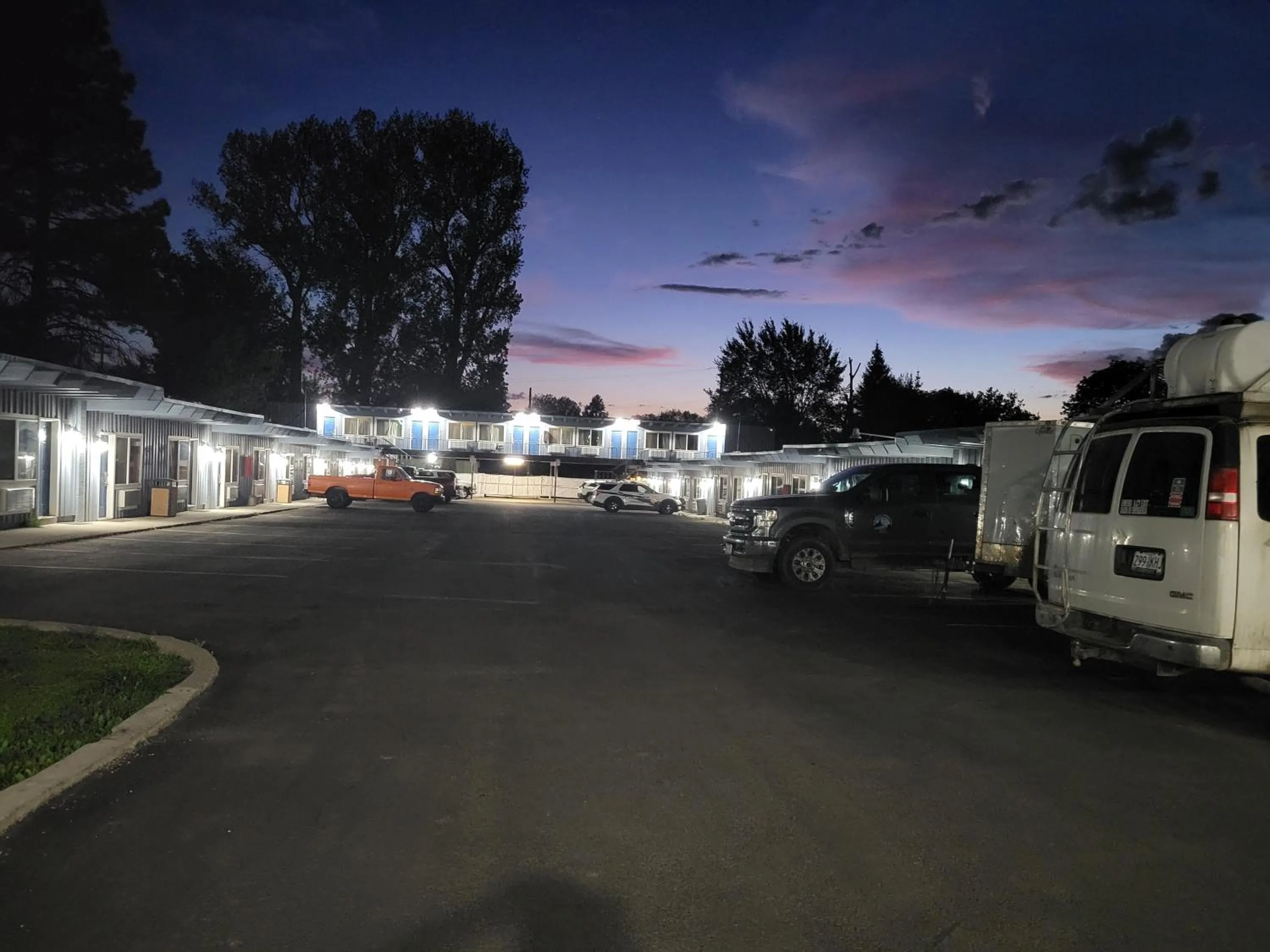 Property building in Lakeview Lodge Motel