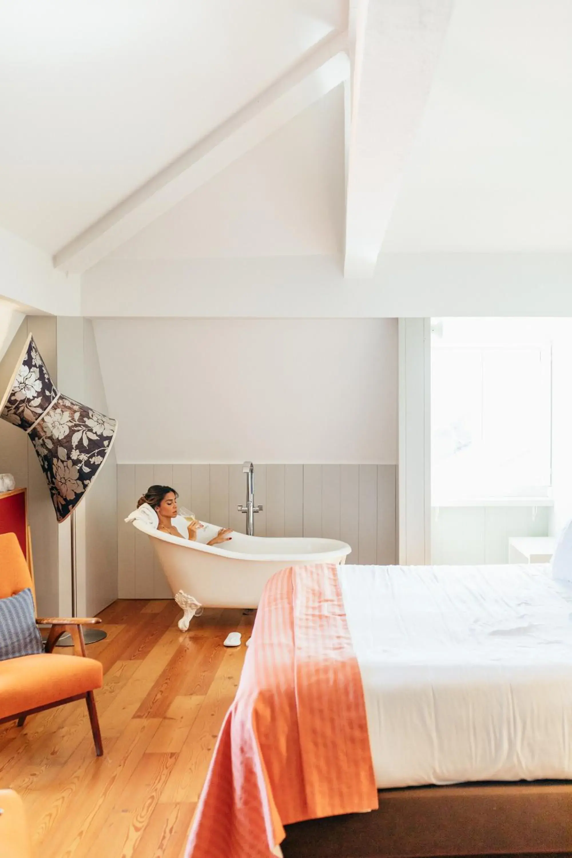 Communal lounge/ TV room, Bed in Lisboa Carmo Hotel Communal lounge/ TV room, Bed in Lisboa Carmo Hotel