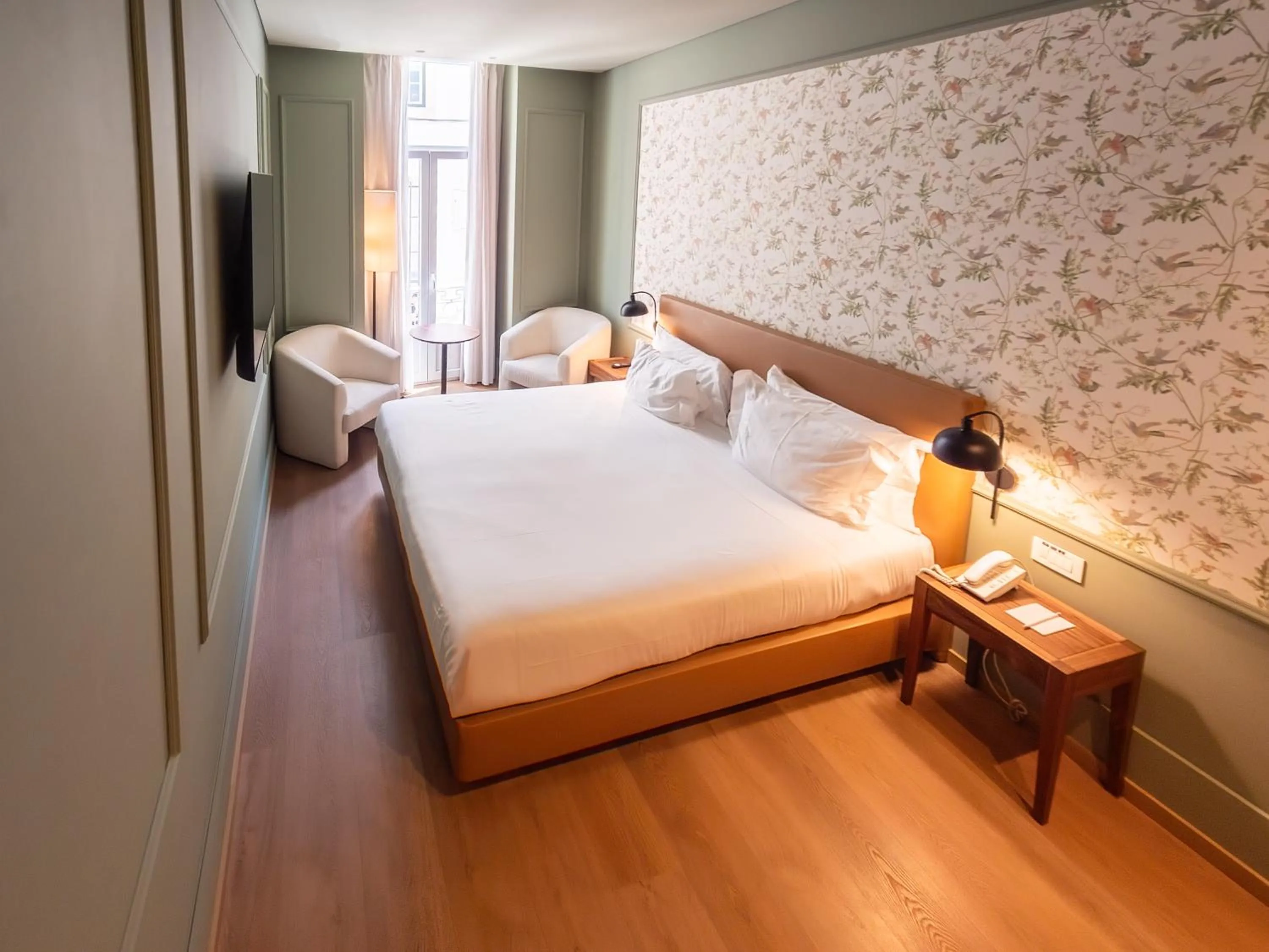 Bedroom, Bed in Lisboa Carmo Hotel