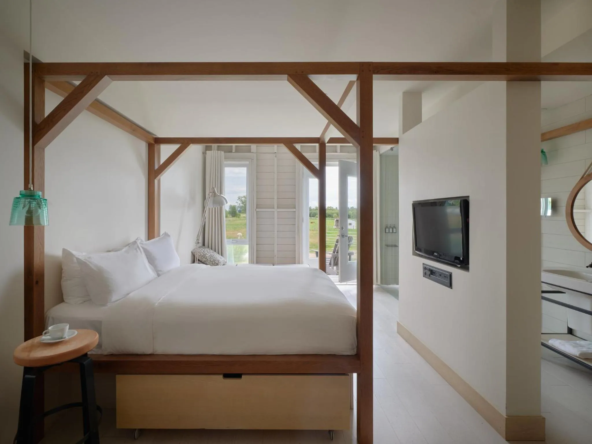 Bed in Hôtel & Spa Le Germain Charlevoix