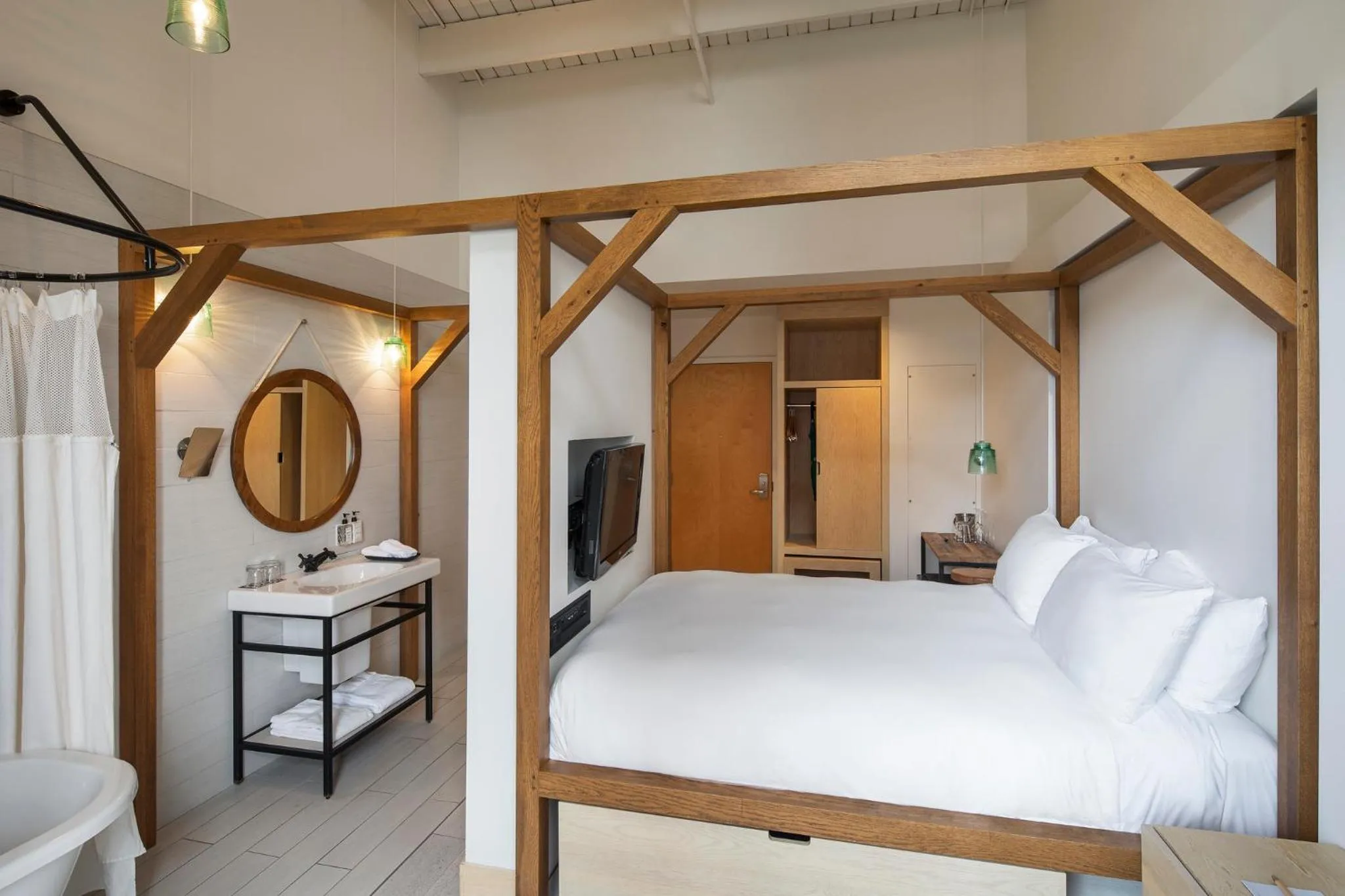 Bed in Hôtel & Spa Le Germain Charlevoix