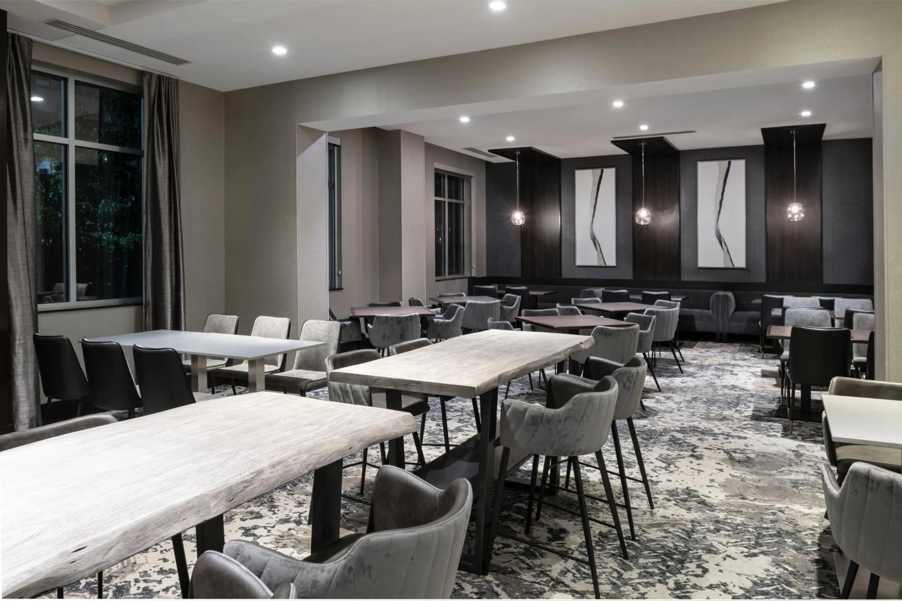 Restaurant/places to eat in Residence Inn by Marriott Boston Logan Airport/Chelsea