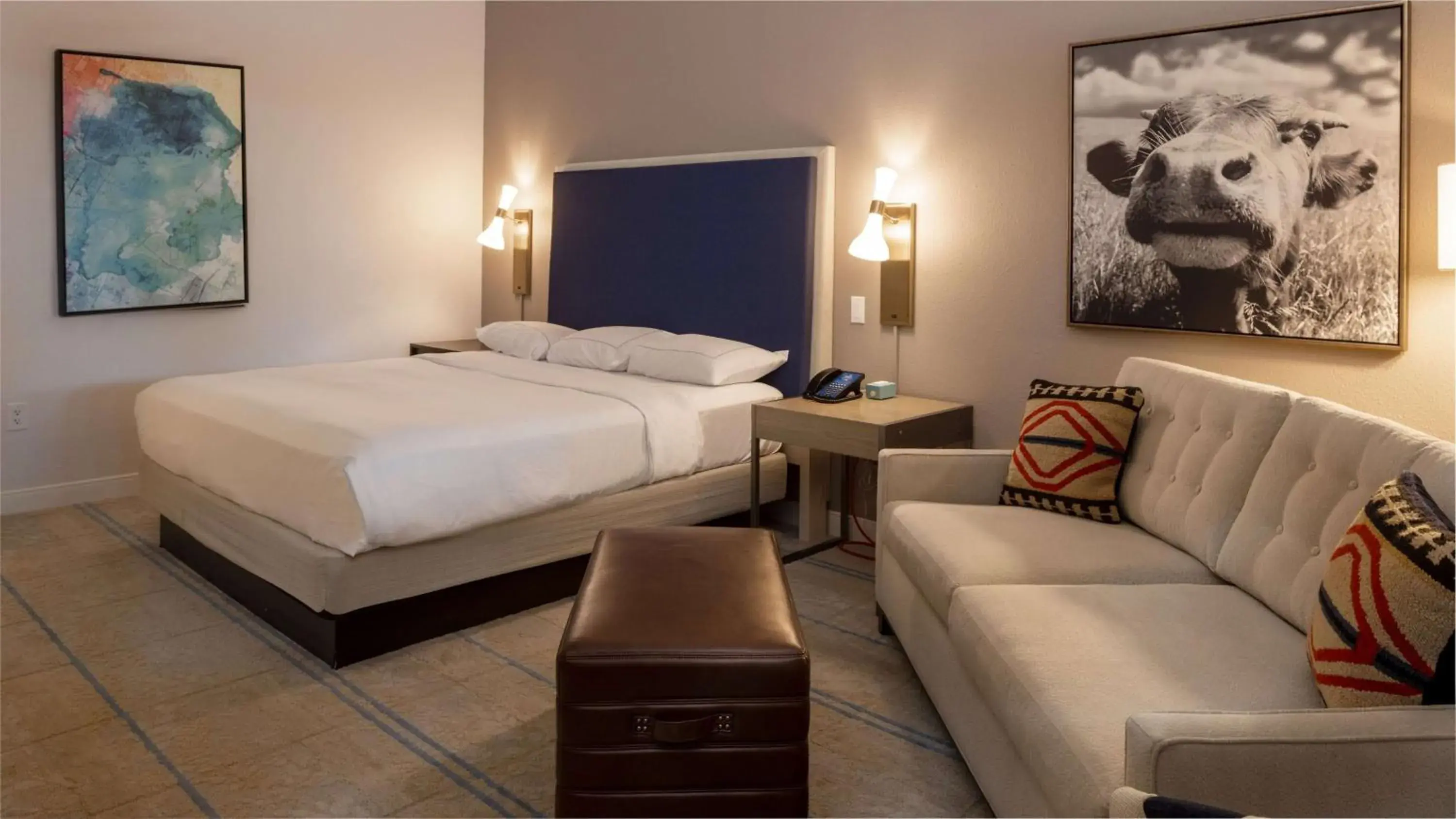 Living room, Bed in Hilton Austin Airport Living room, Bed in Hilton Austin Airport