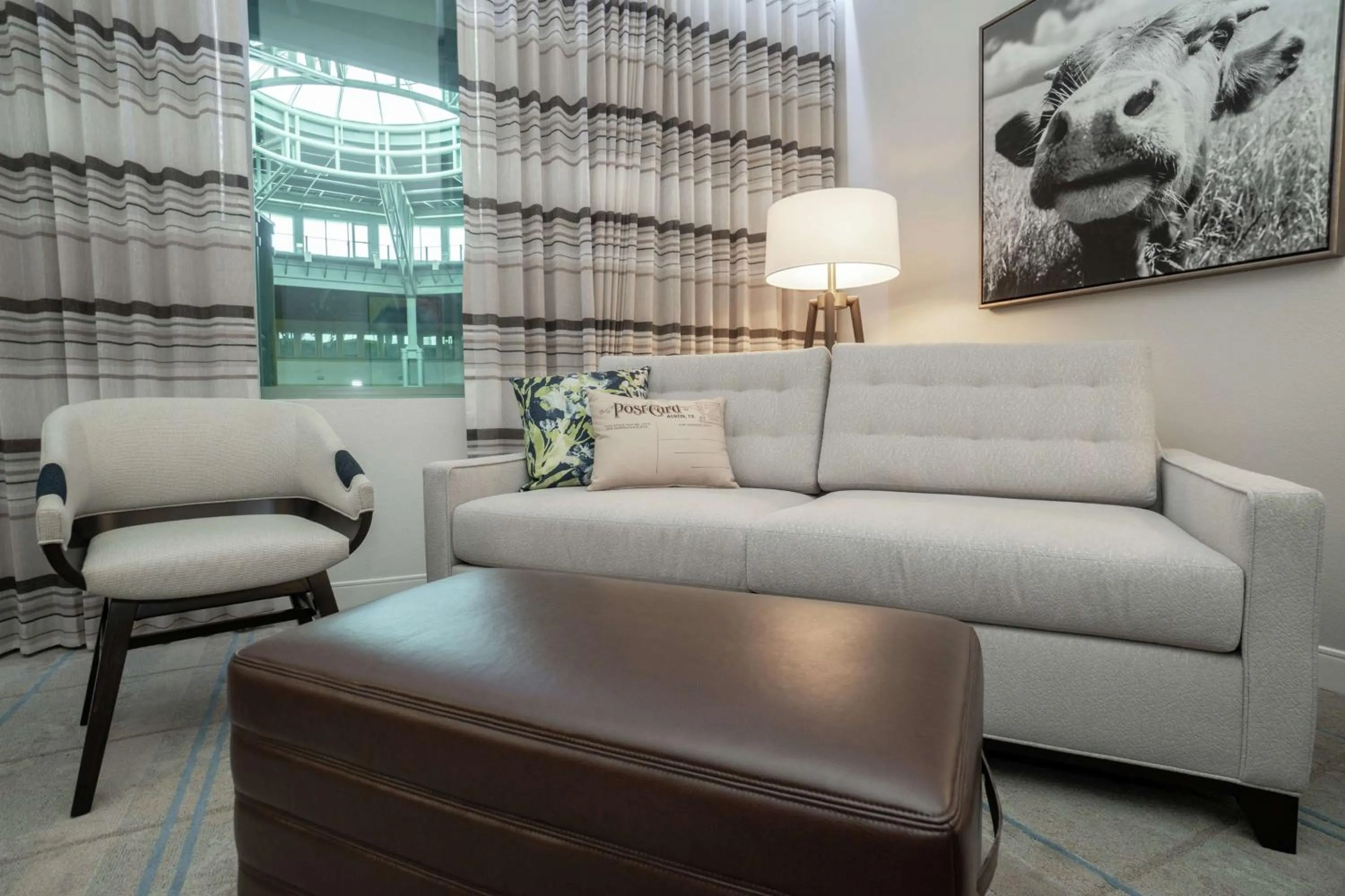 Living room in Hilton Austin Airport