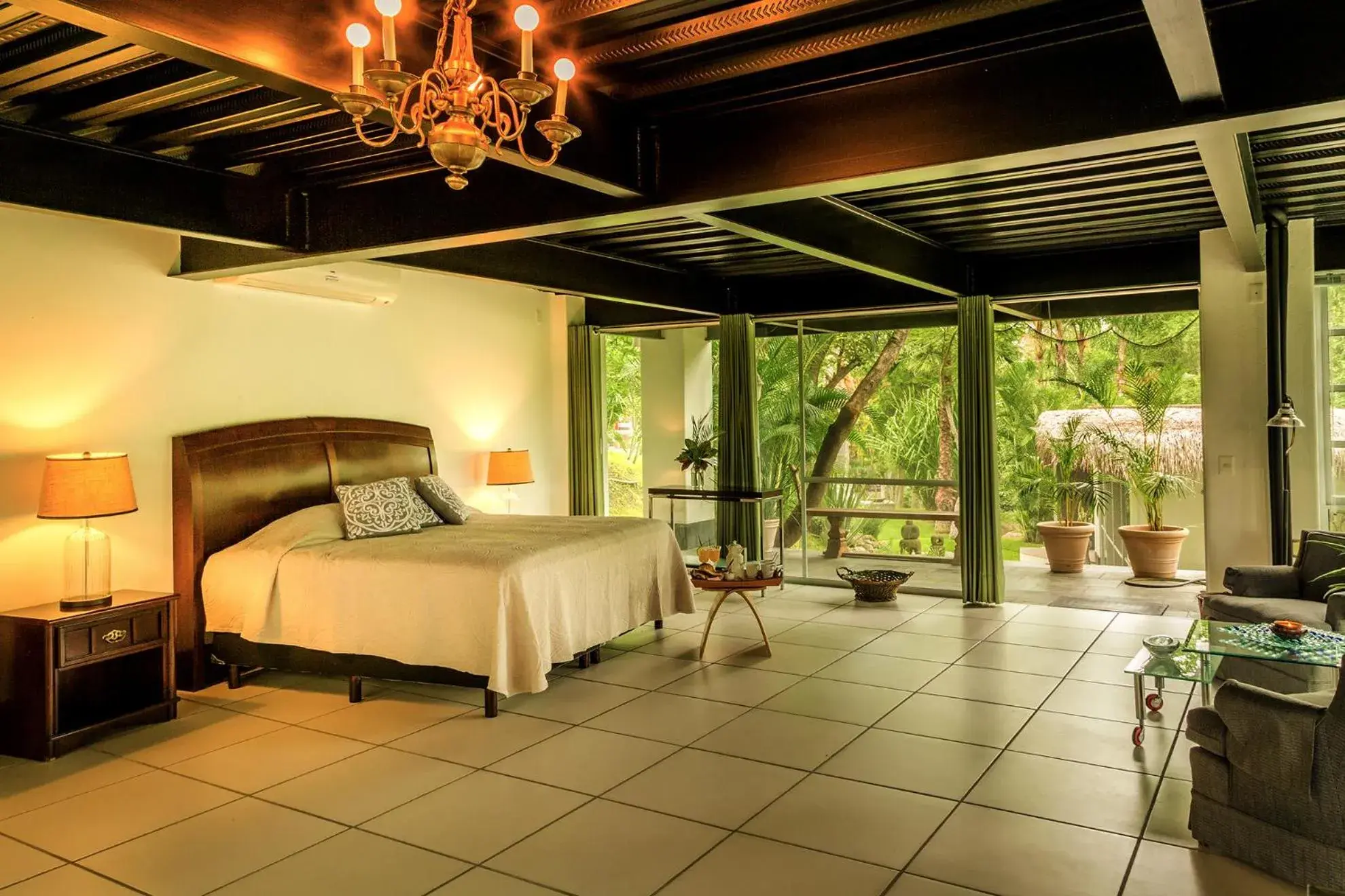 King Suite with Spa Bath in CASA CHU King Suite with Spa Bath in CASA CHU