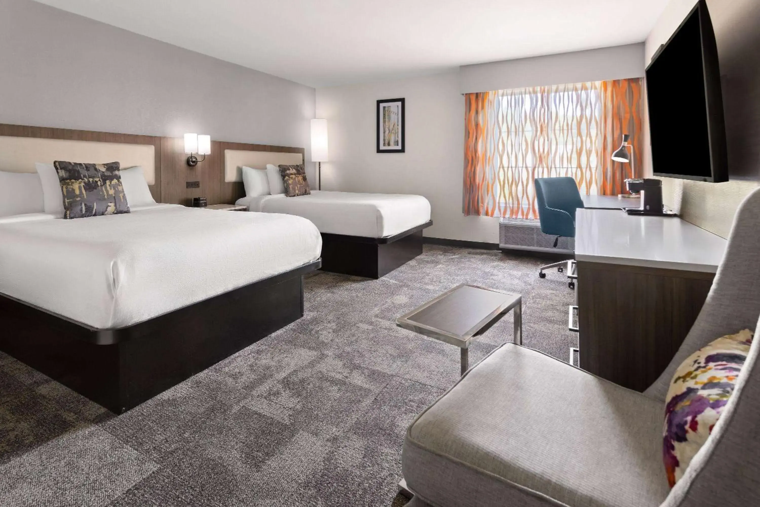 Double Room with Two Double Beds and Bath Tub - Mobility Accessible/Non-Smoking in La Quinta by Wyndham Atlanta South - Newnan Double Room with Two Double Beds and Bath Tub - Mobility Accessible/Non-Smoking in La Quinta by Wyndham Atlanta South - Newnan