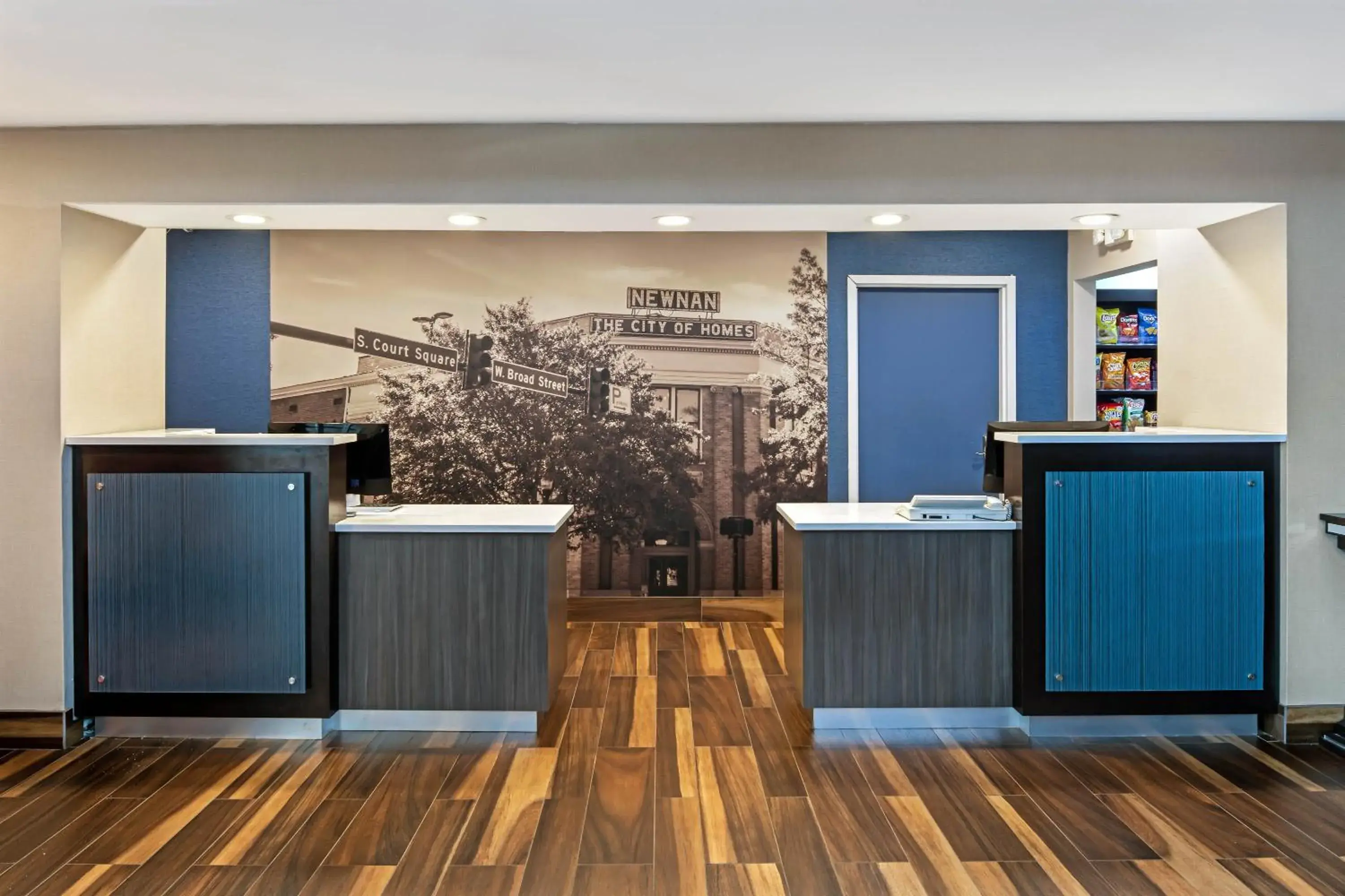 Lobby or reception in La Quinta by Wyndham Atlanta South - Newnan Lobby or reception in La Quinta by Wyndham Atlanta South - Newnan