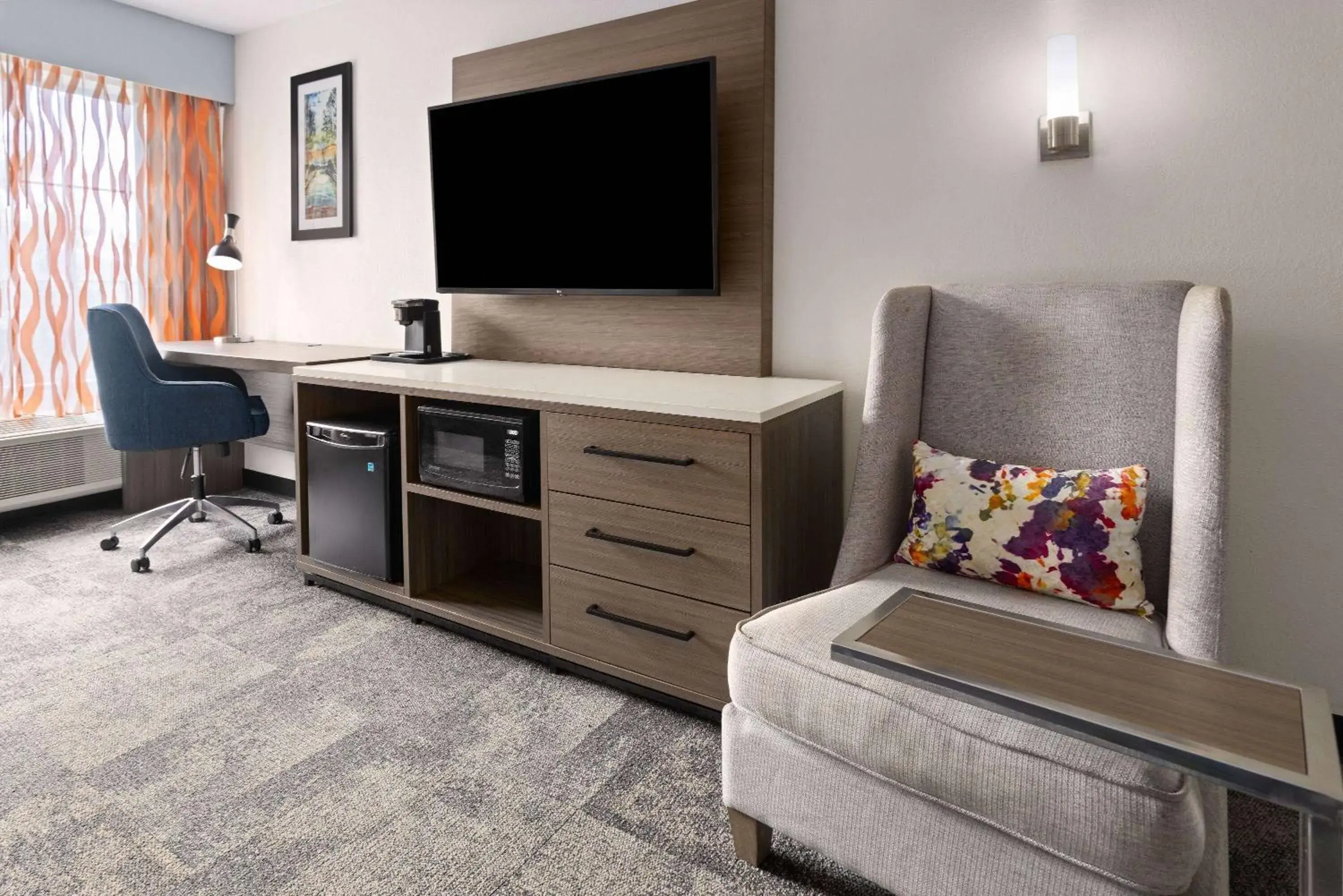 Photo of the whole room in La Quinta by Wyndham Atlanta South - Newnan Photo of the whole room in La Quinta by Wyndham Atlanta South - Newnan