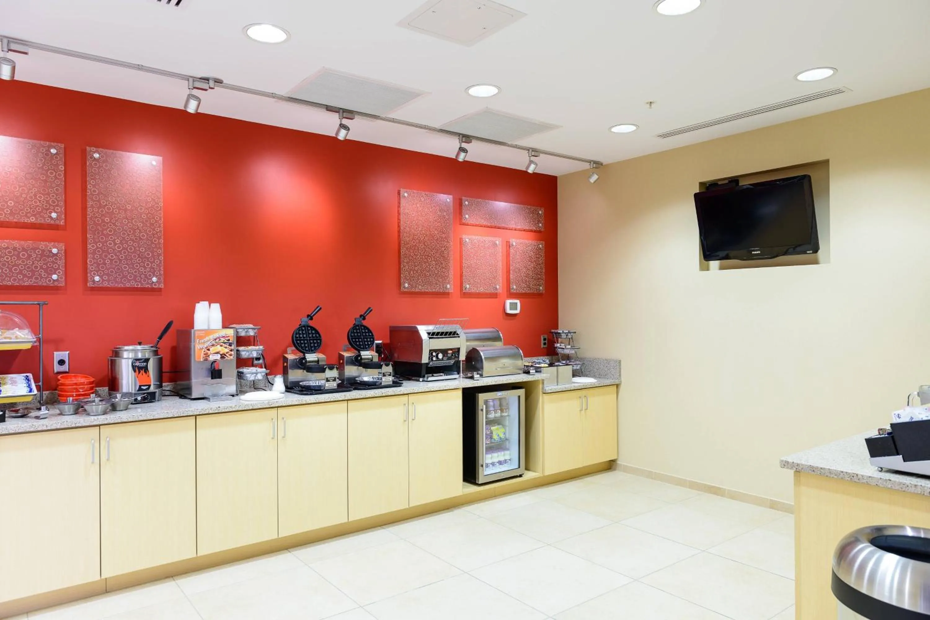 Breakfast in TownePlace Suites by Marriott Frederick