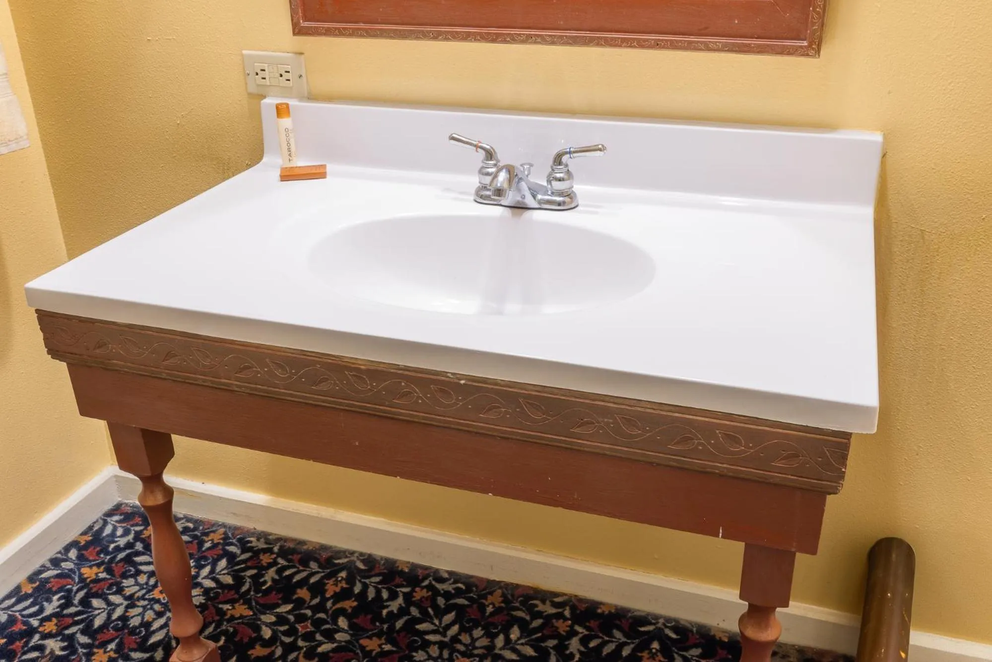 Bathroom in Historic Plaza Hotel