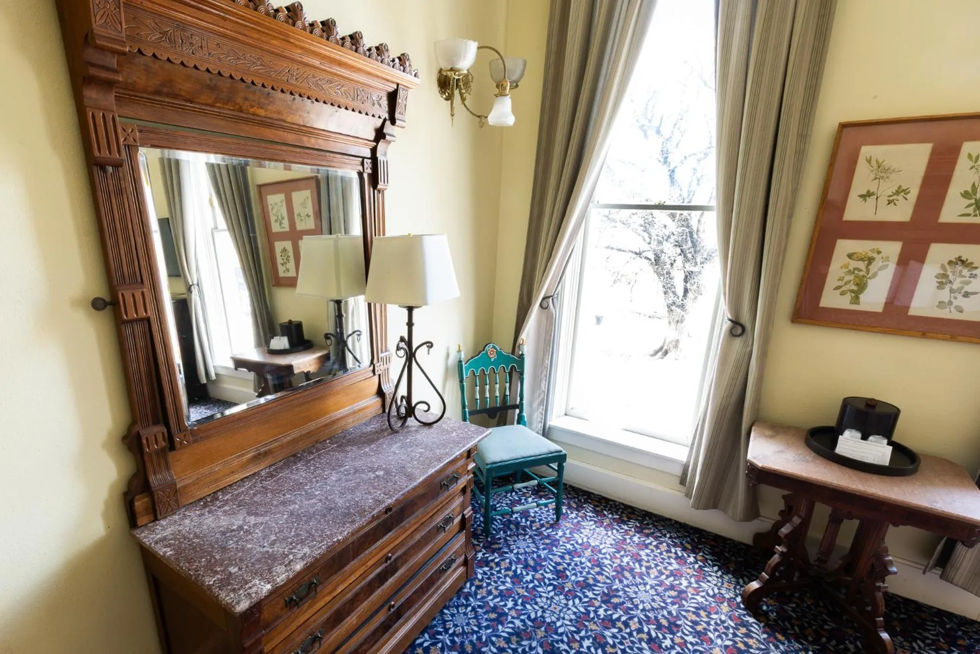 Bedroom, Bed in Historic Plaza Hotel
