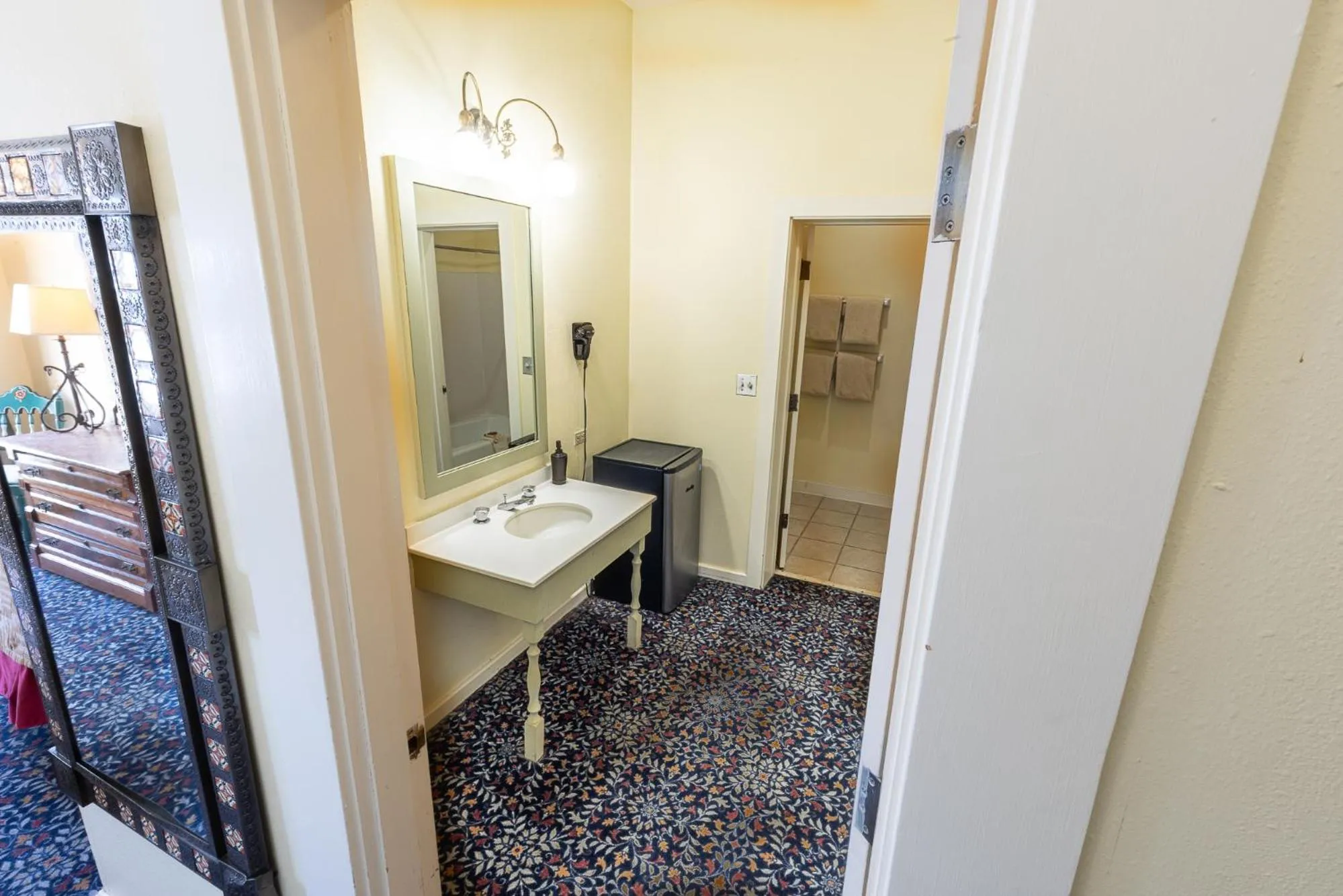 Bathroom in Historic Plaza Hotel