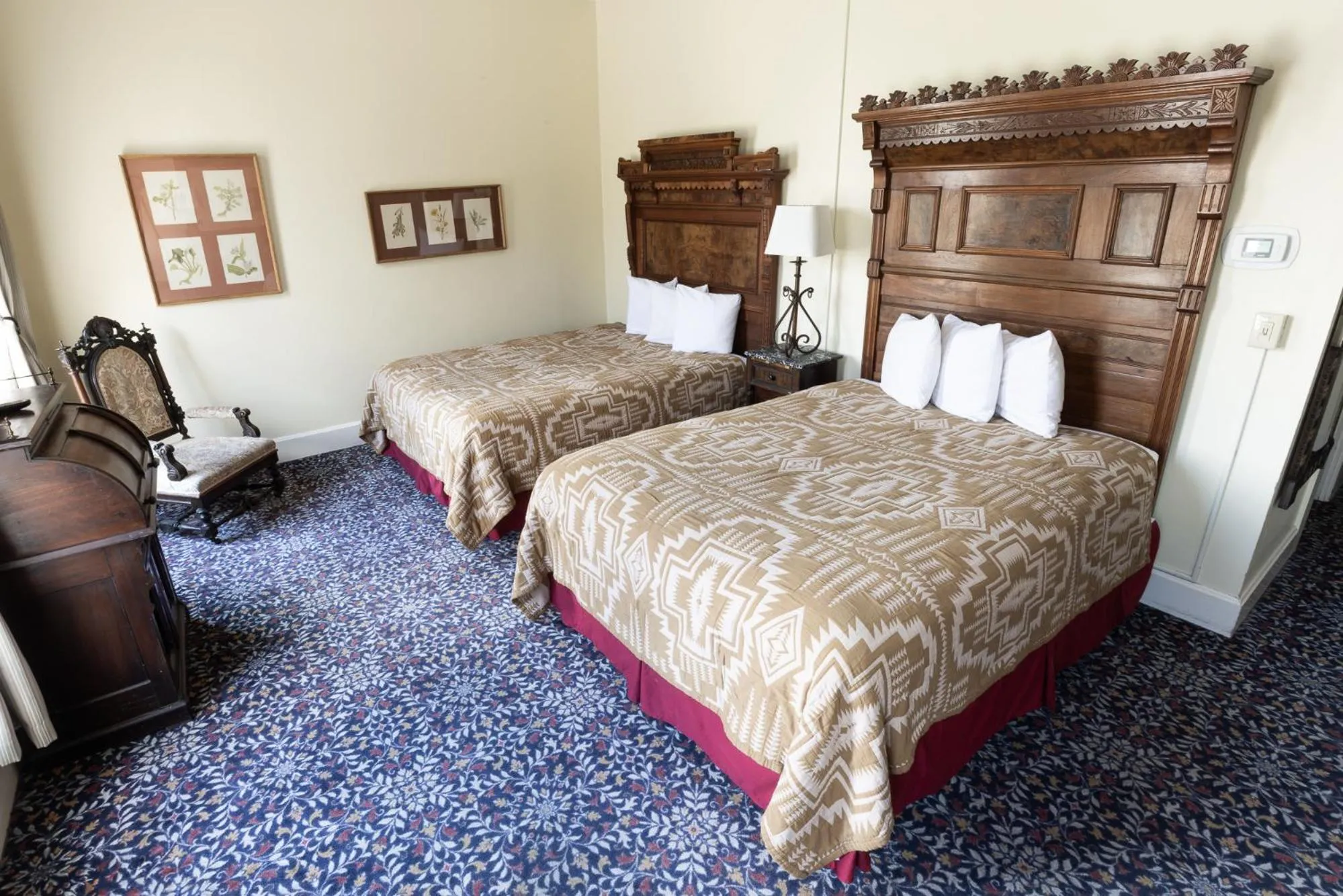 Bedroom, Bed in Historic Plaza Hotel